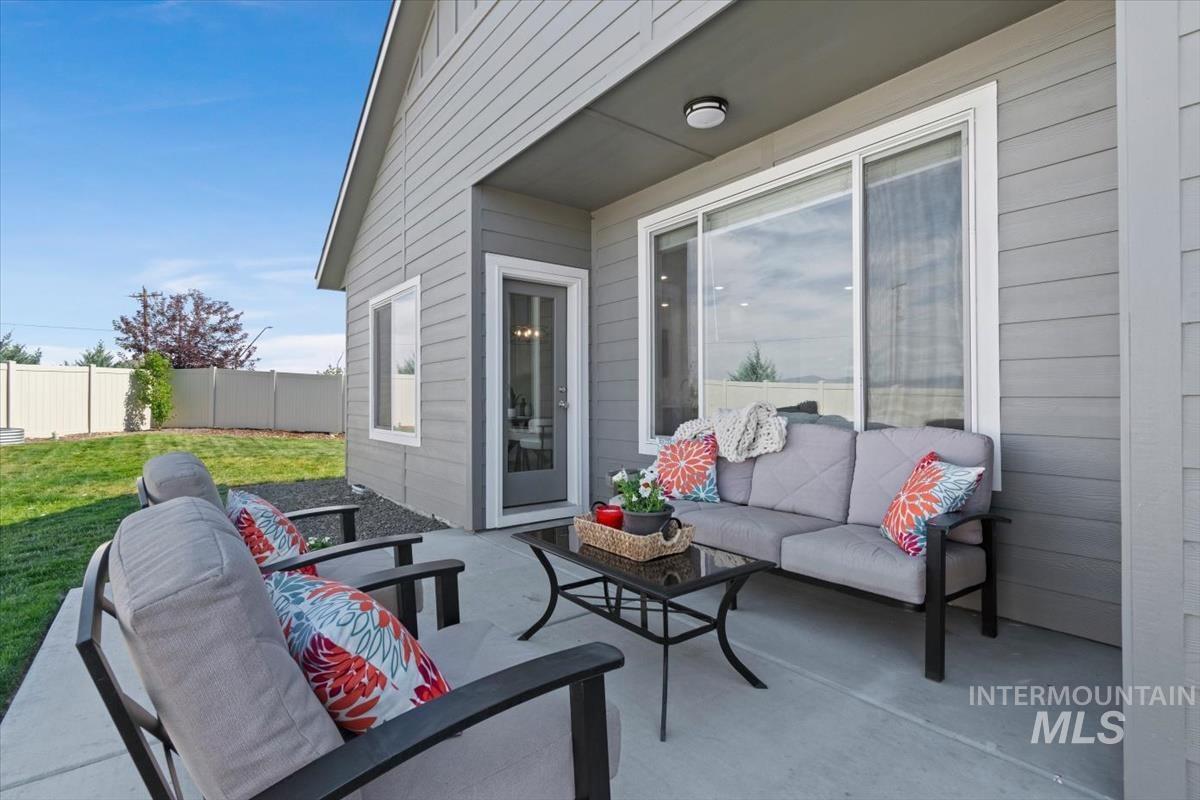 4432 N Maplestone Av, Meridian, Idaho 83646, 3 Bedrooms, 2 Bathrooms, Residential For Sale, Price $467,000,MLS 98991099