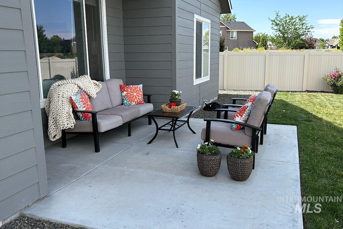 4432 N Maplestone Av, Meridian, Idaho 83646, 3 Bedrooms, 2 Bathrooms, Residential For Sale, Price $467,000,MLS 98991099
