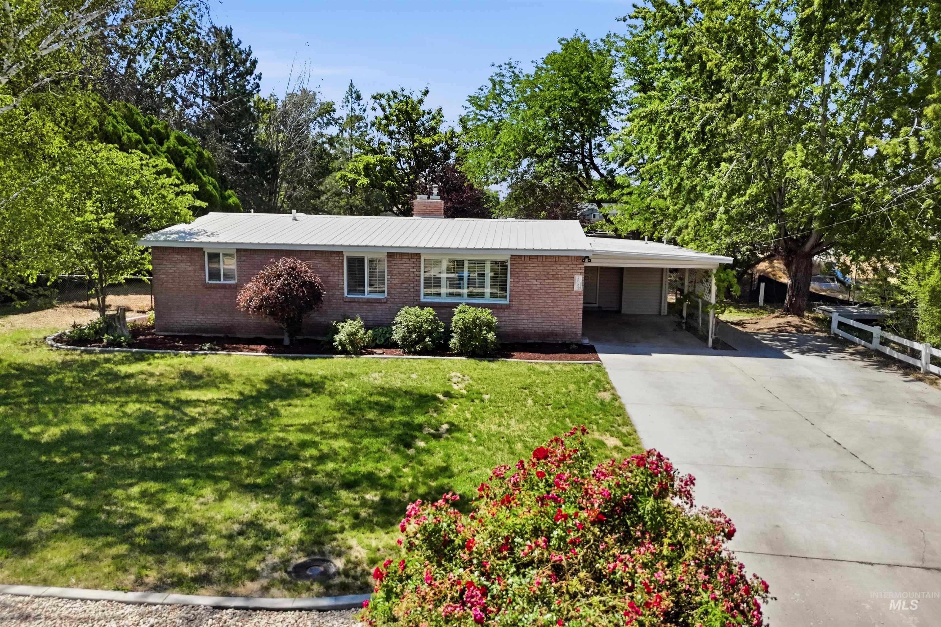 1725 E Sherman Ave, Nampa, Idaho 83686, 3 Bedrooms, 1.5 Bathrooms, Residential For Sale, Price $364,900,MLS 98991101