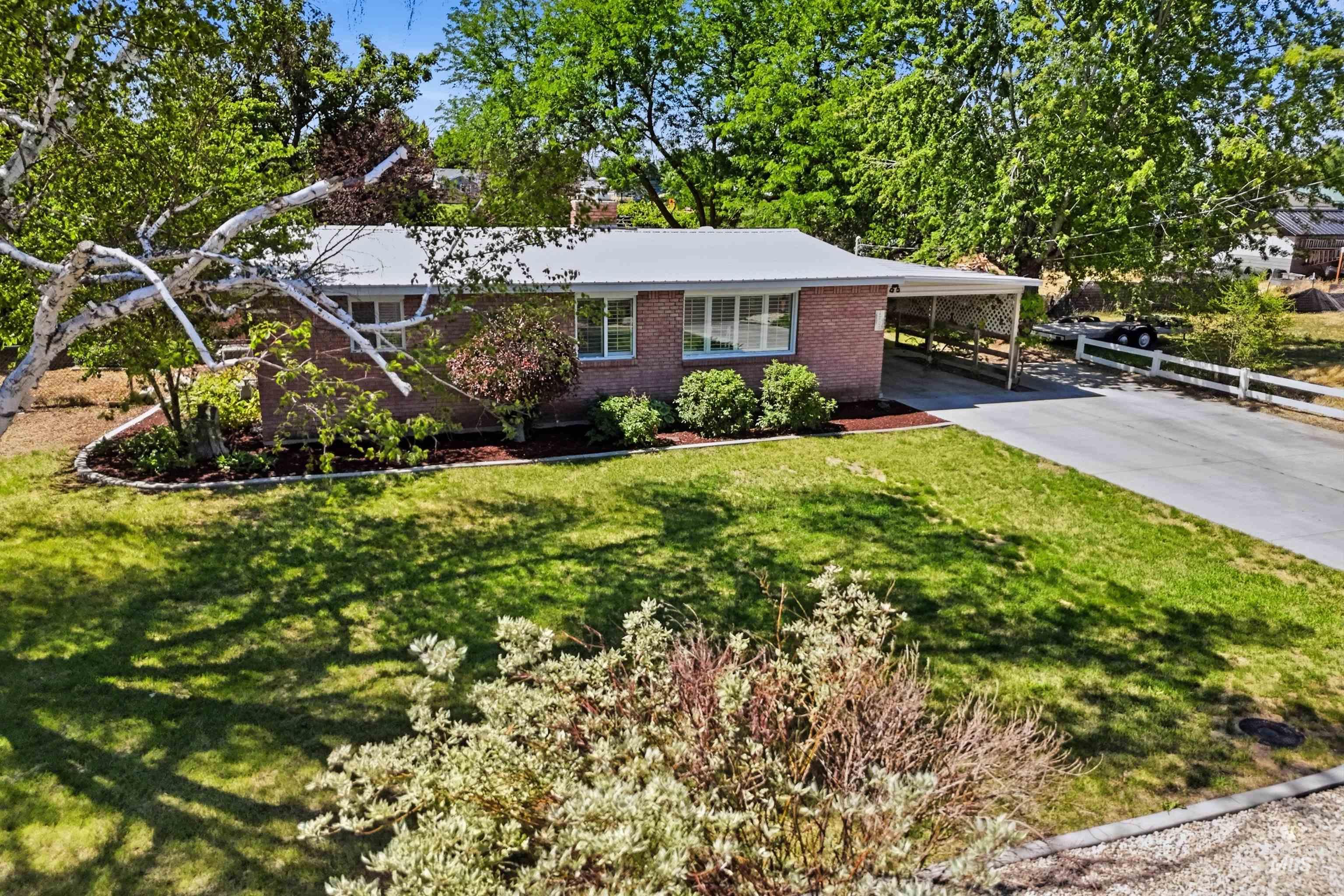 1725 E Sherman Ave, Nampa, Idaho 83686, 3 Bedrooms, 1.5 Bathrooms, Residential For Sale, Price $364,900,MLS 98991101