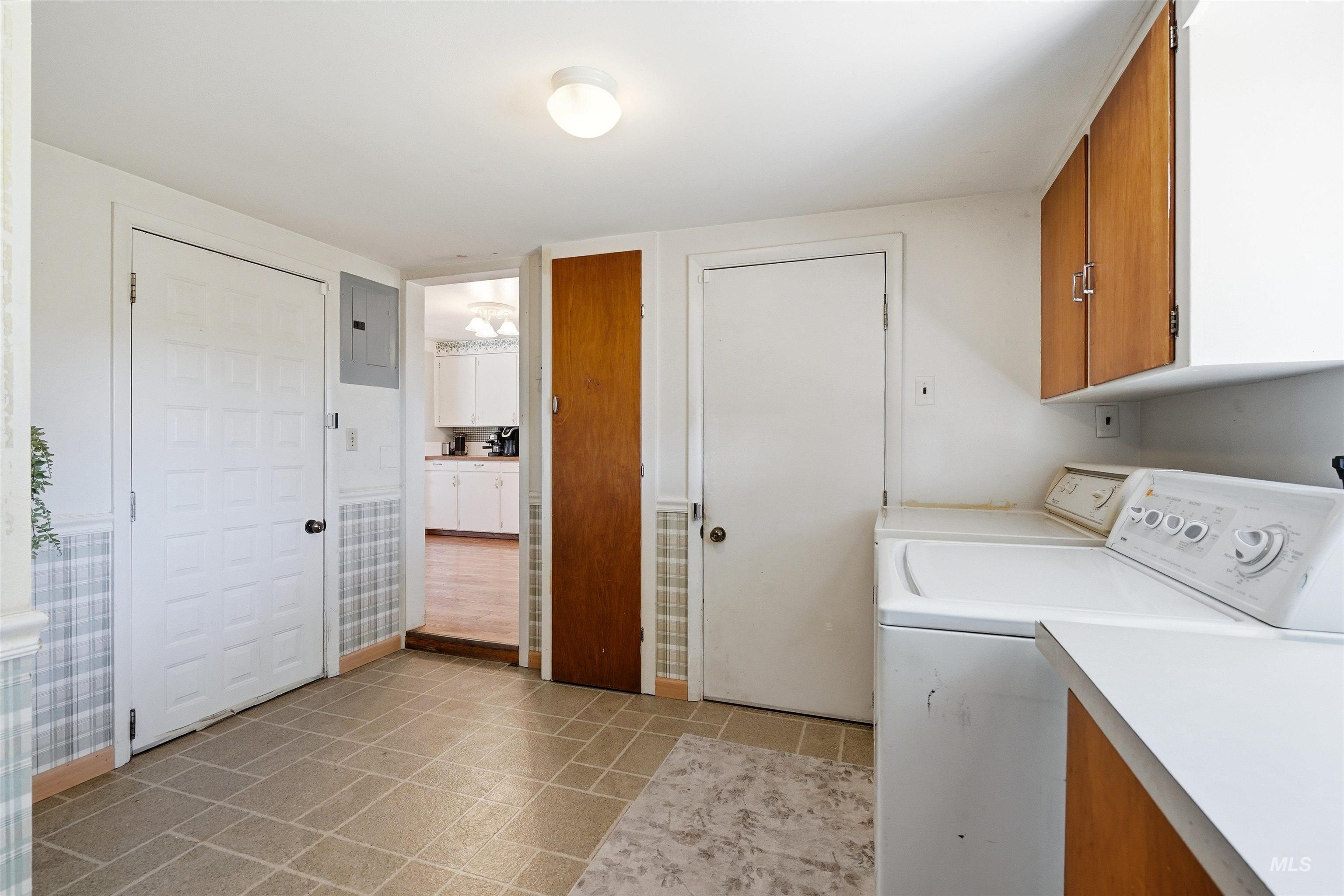 1725 E Sherman Ave, Nampa, Idaho 83686, 3 Bedrooms, 1.5 Bathrooms, Residential For Sale, Price $364,900,MLS 98991101