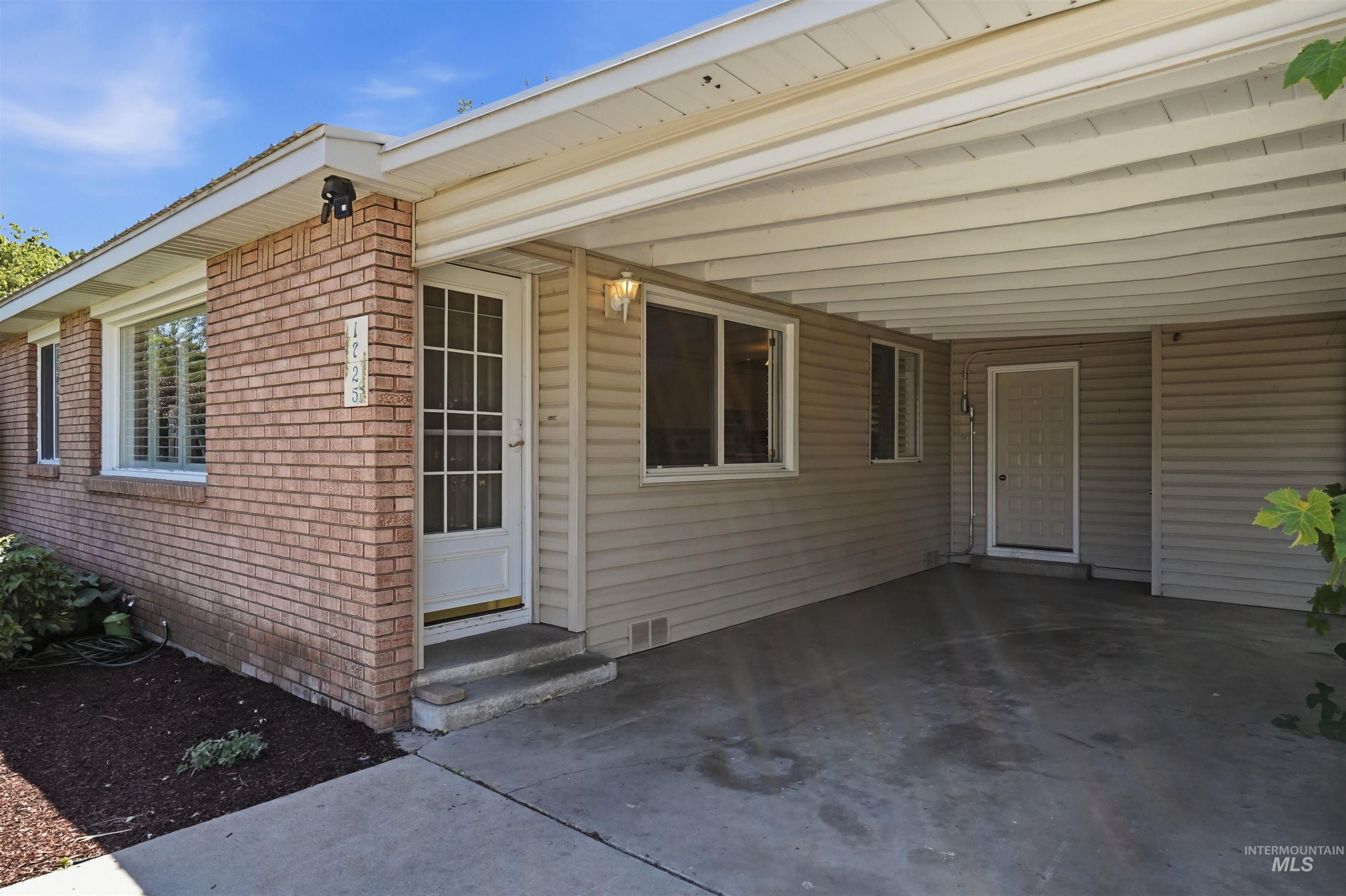 1725 E Sherman Ave, Nampa, Idaho 83686, 3 Bedrooms, 1.5 Bathrooms, Residential For Sale, Price $364,900,MLS 98991101