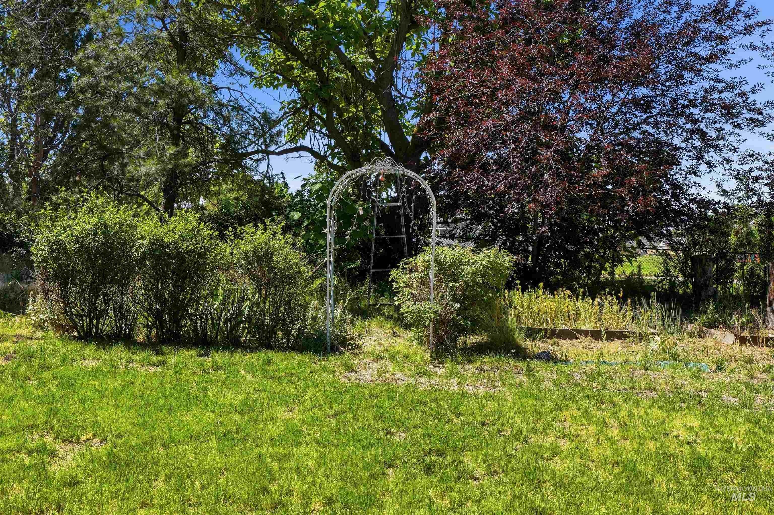 1725 E Sherman Ave, Nampa, Idaho 83686, 3 Bedrooms, 1.5 Bathrooms, Residential For Sale, Price $364,900,MLS 98991101