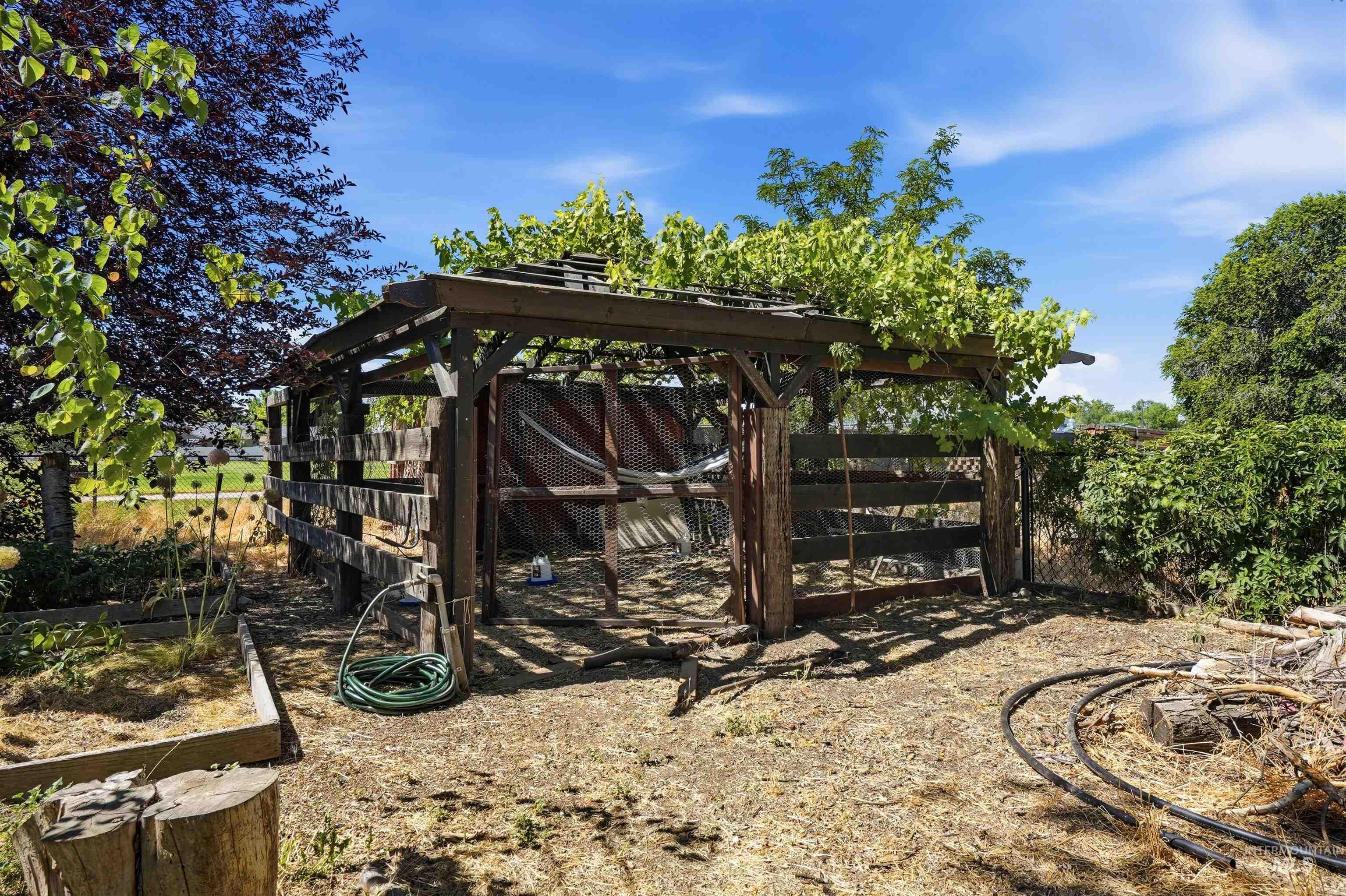 1725 E Sherman Ave, Nampa, Idaho 83686, 3 Bedrooms, 1.5 Bathrooms, Residential For Sale, Price $364,900,MLS 98991101