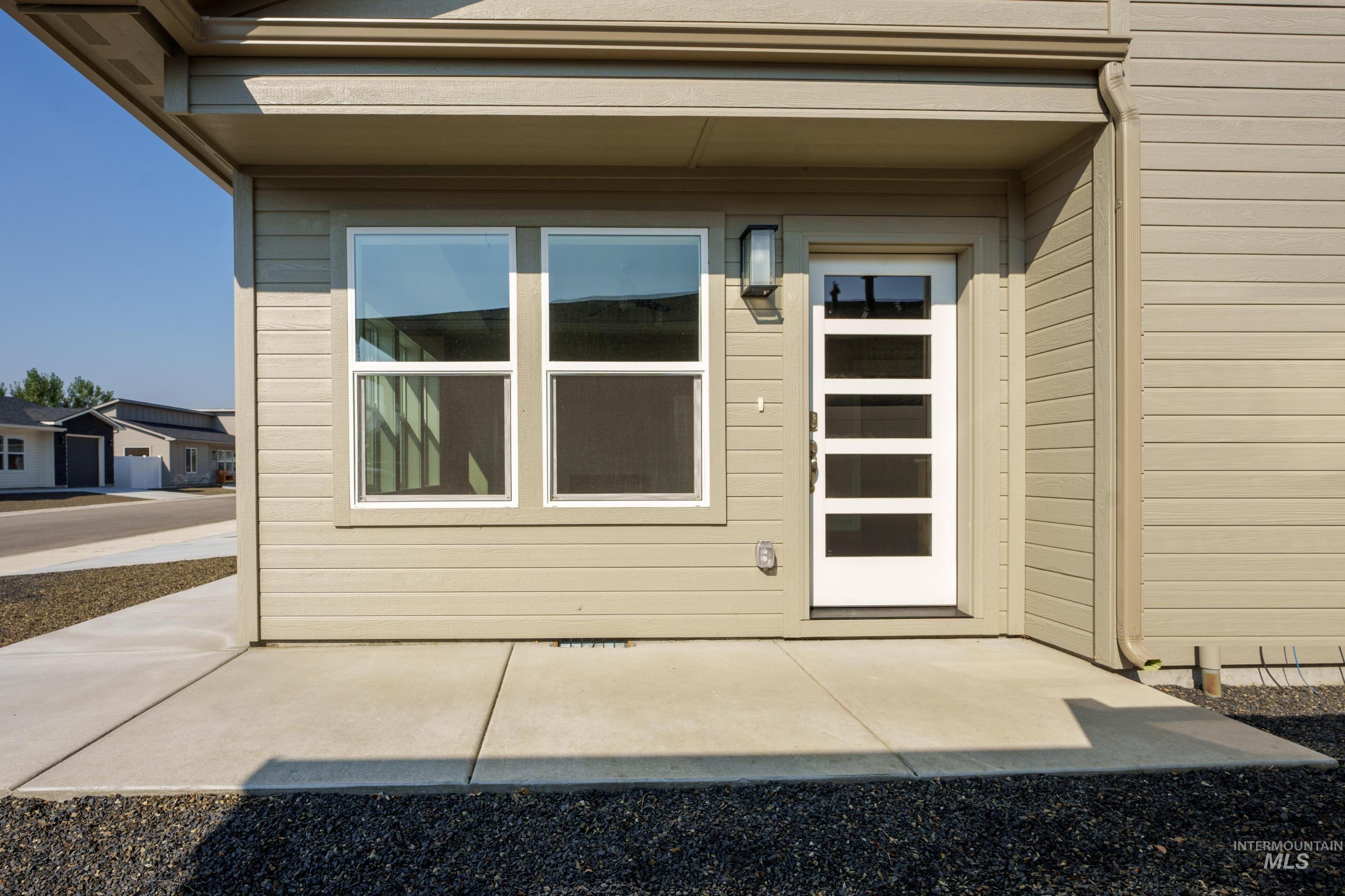 1231 Phillips Circle, Ontario, Oregon 97914-3905, 2 Bedrooms, 2 Bathrooms, Residential For Sale, Price $270,000, 98991103