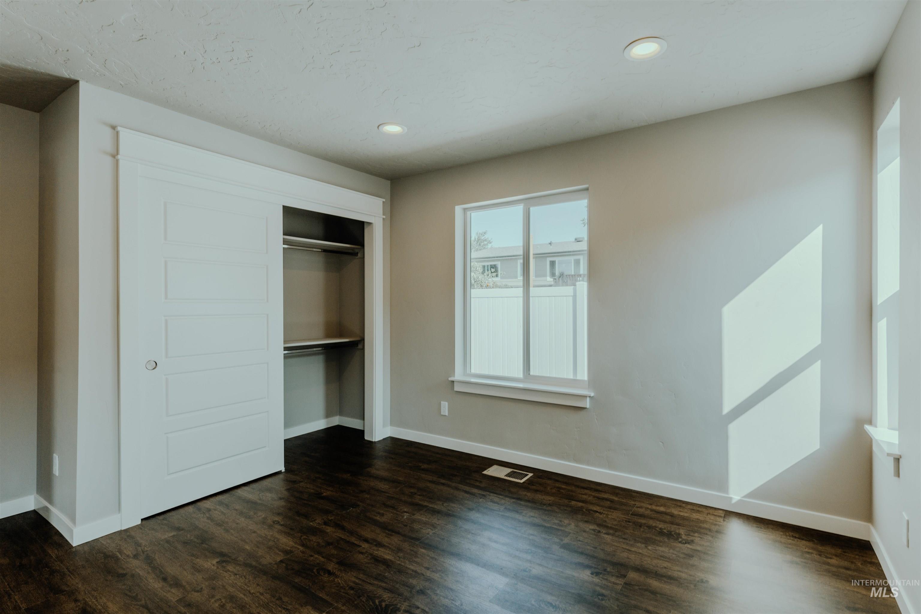 1231 Phillips Circle, Ontario, Oregon 97914-3905, 2 Bedrooms, 2 Bathrooms, Residential For Sale, Price $270,000, 98991103