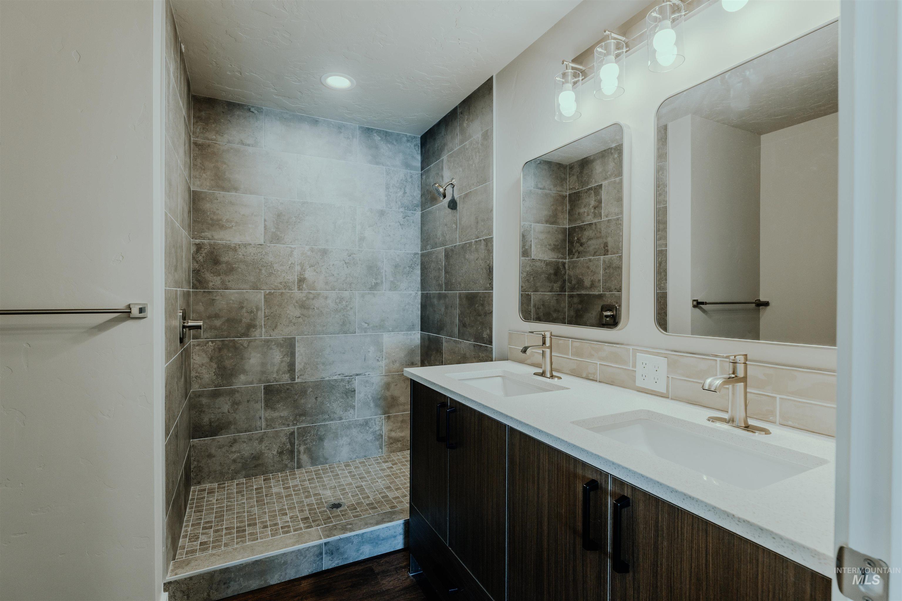 1231 Phillips Circle, Ontario, Oregon 97914-3905, 2 Bedrooms, 2 Bathrooms, Residential For Sale, Price $270,000, 98991103
