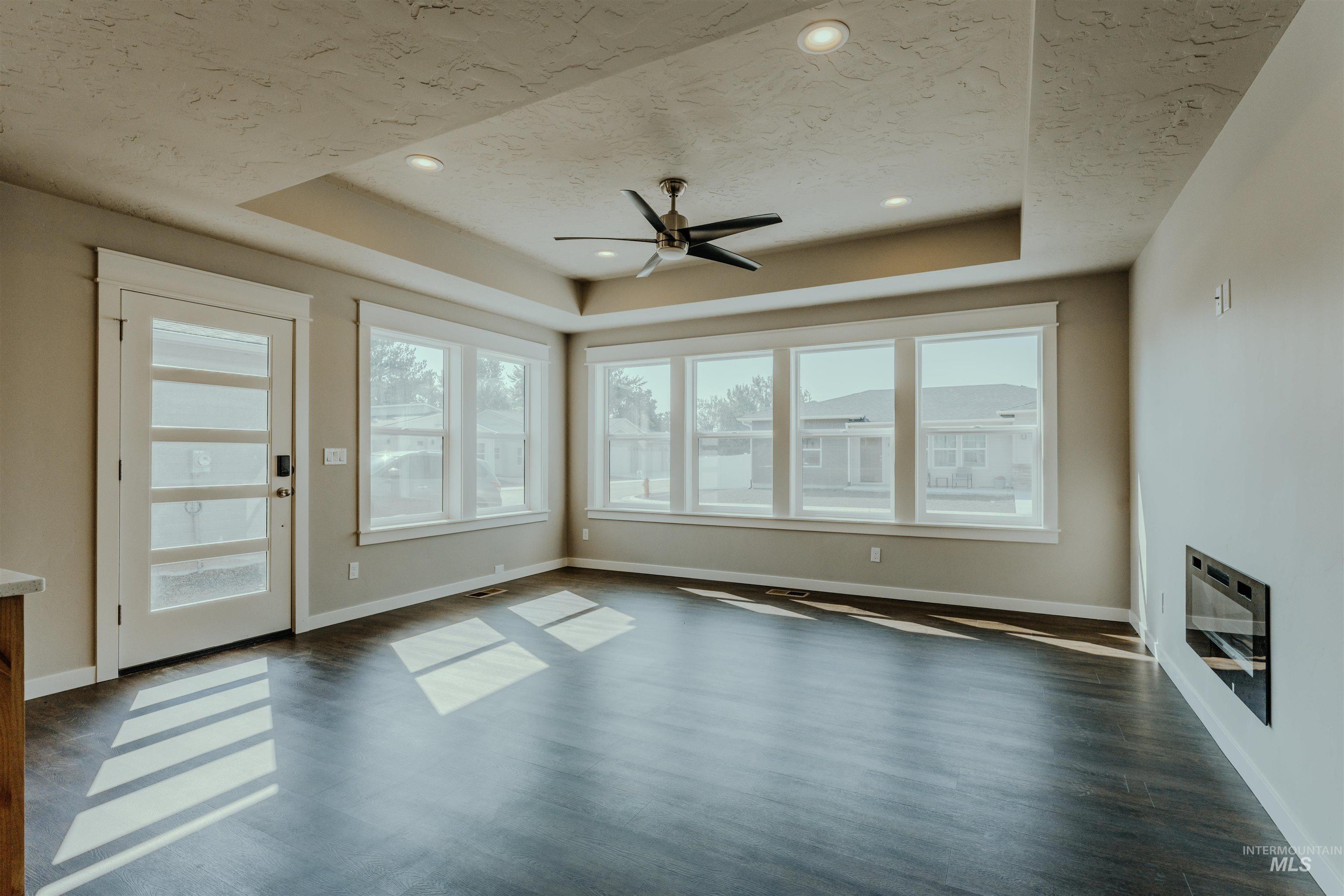 1231 Phillips Circle, Ontario, Oregon 97914-3905, 2 Bedrooms, 2 Bathrooms, Residential For Sale, Price $270,000, 98991103