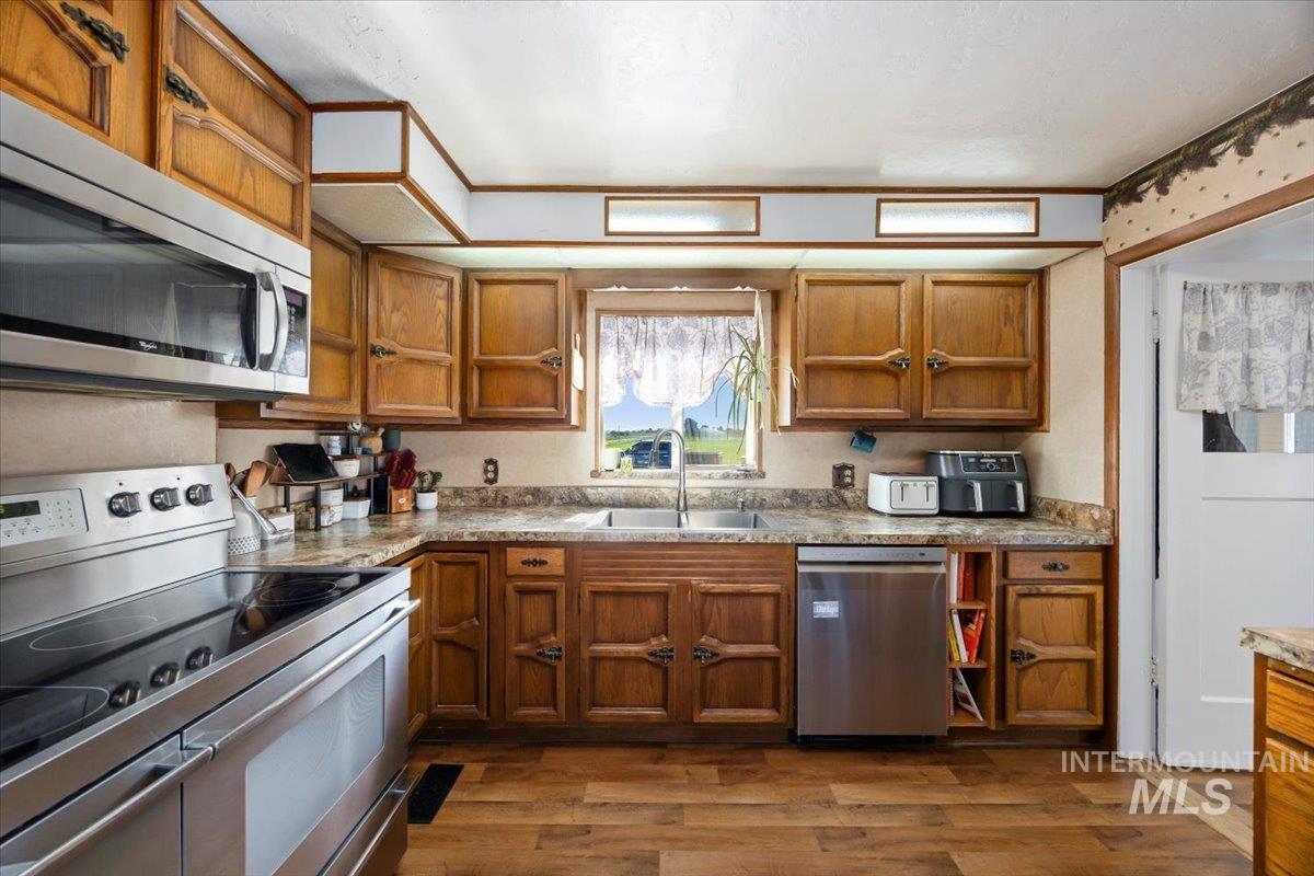 1375 E 3500 N, Buhl, Idaho 83316, 3 Bedrooms, 1 Bathroom, Residential For Sale, Price $575,000, 98991107