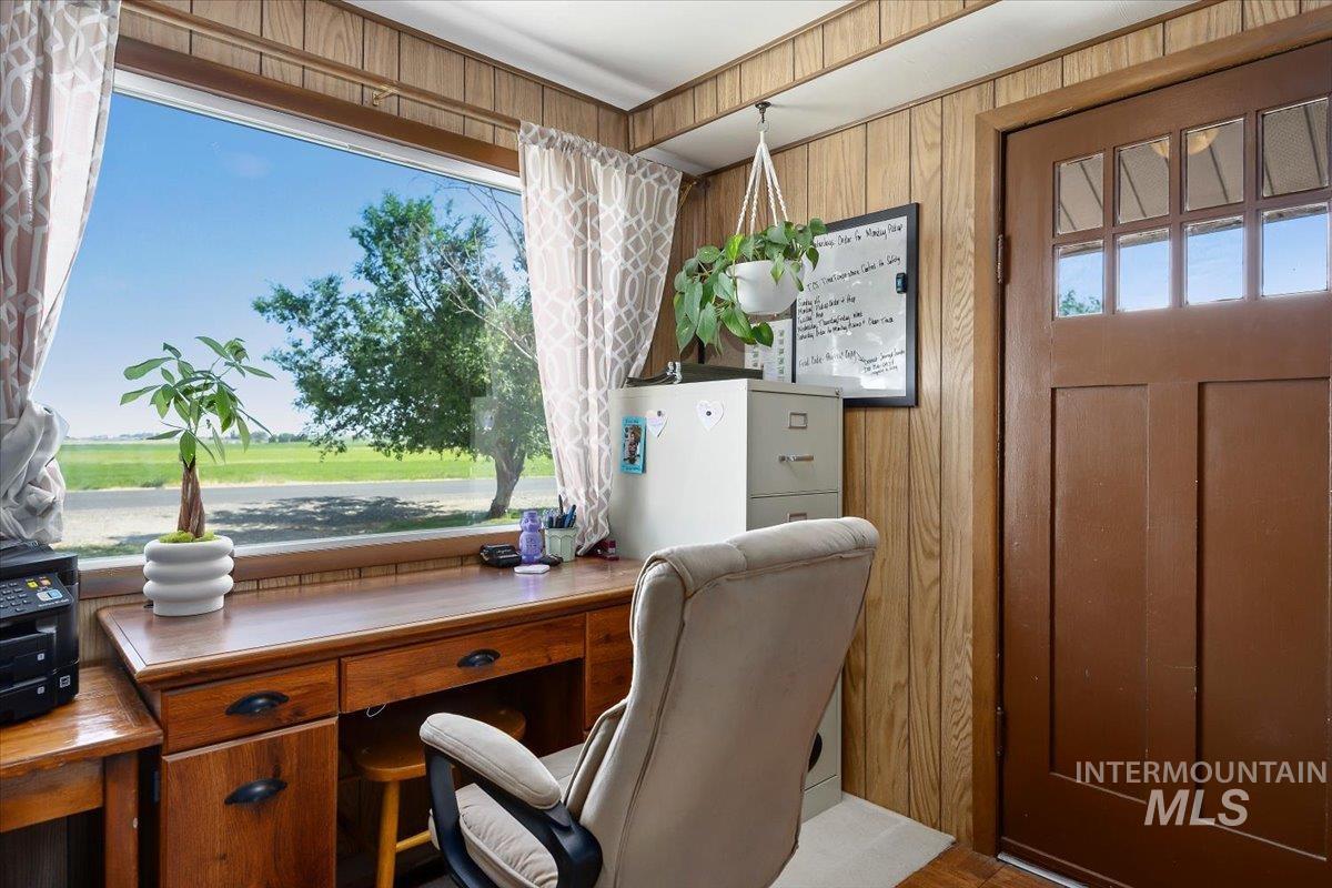 1375 E 3500 N, Buhl, Idaho 83316, 3 Bedrooms, 1 Bathroom, Residential For Sale, Price $575,000, 98991107