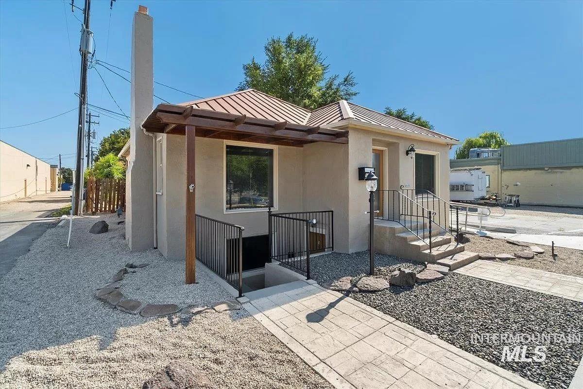 1216 7th St. S, Nampa, Idaho 83651, 6 Rooms, Business/Commercial For Sale, Price $580,000,MLS 98991111