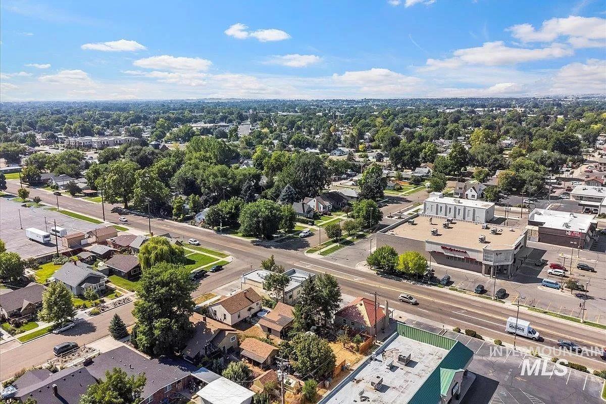 1216 7th St. S, Nampa, Idaho 83651, 6 Rooms, Business/Commercial For Sale, Price $580,000,MLS 98991111