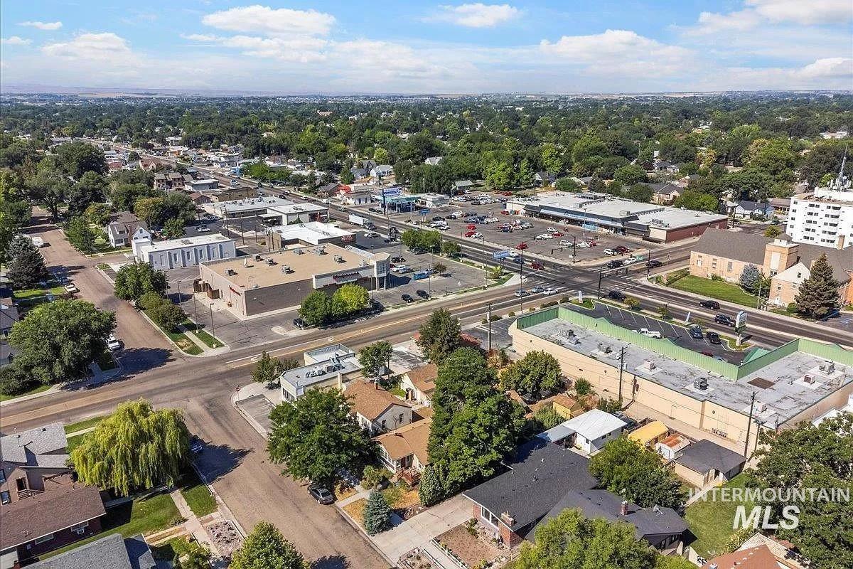1216 7th St. S, Nampa, Idaho 83651, 6 Rooms, Business/Commercial For Sale, Price $580,000,MLS 98991111
