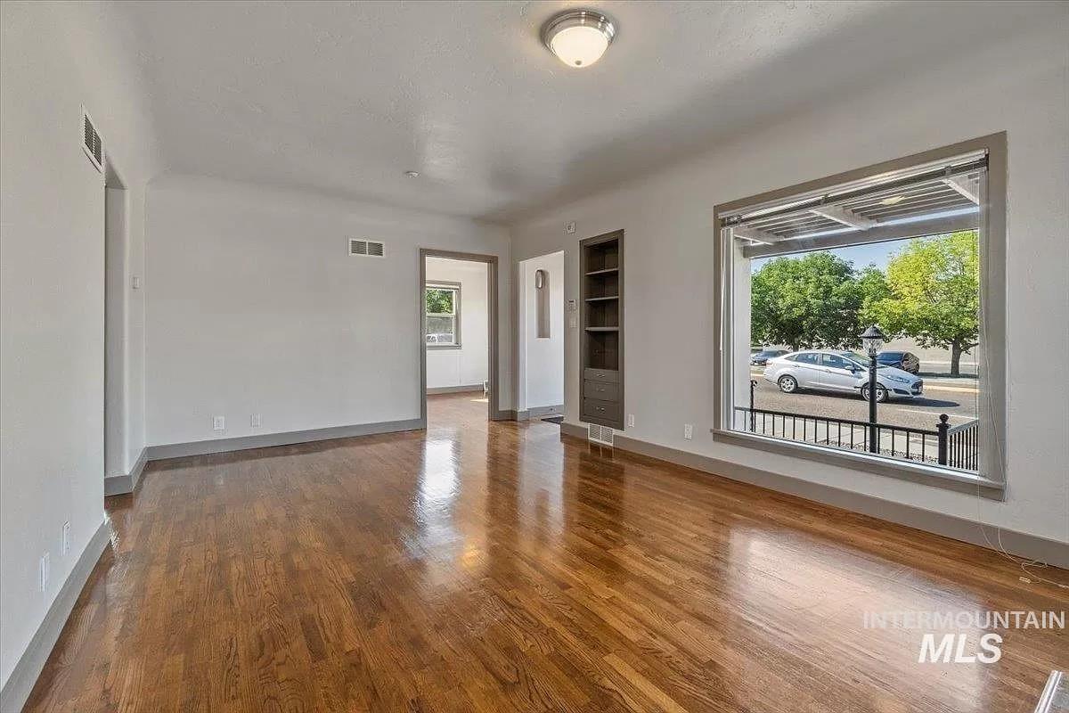 1216 7th St. S, Nampa, Idaho 83651, 6 Rooms, Business/Commercial For Sale, Price $580,000,MLS 98991111