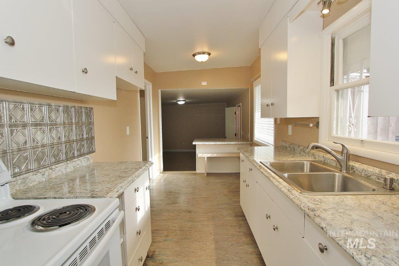 5924 W Overland Rd, Boise, Idaho 83709, 3 Bedrooms, 1.5 Bathrooms, Residential For Sale, Price $440,000,MLS 98991118