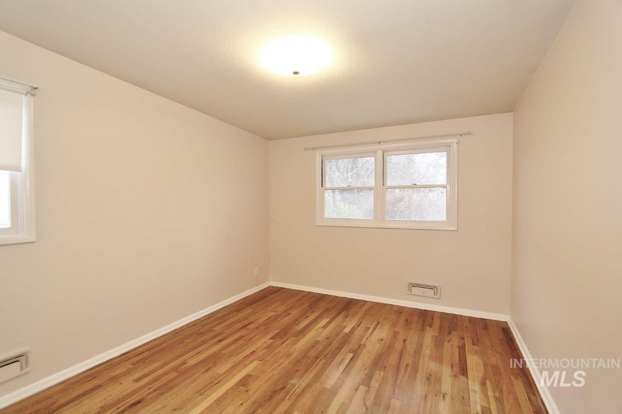 5924 W Overland Rd, Boise, Idaho 83709, 3 Bedrooms, 1.5 Bathrooms, Residential For Sale, Price $440,000,MLS 98991118