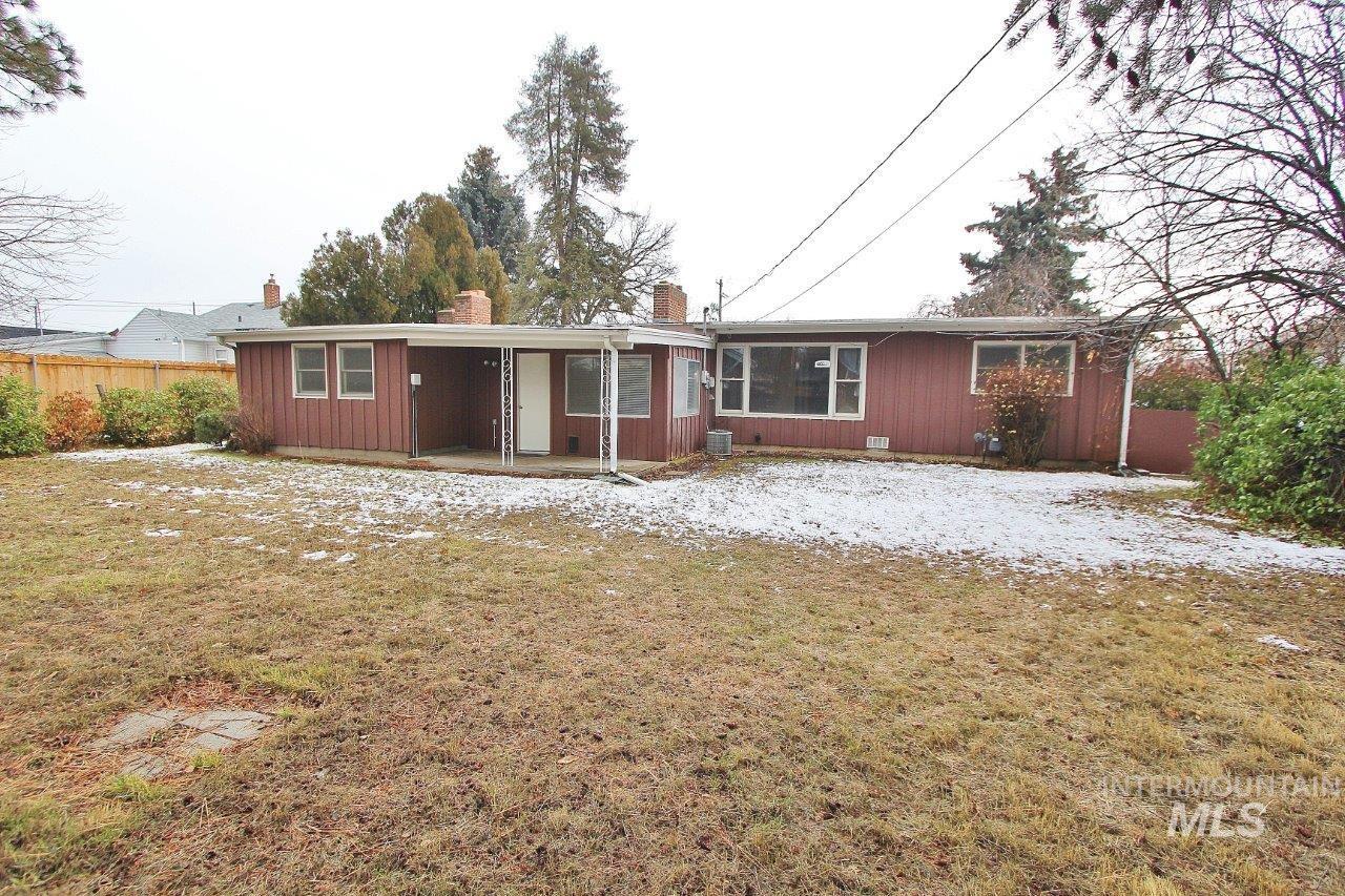 5924 W Overland Rd, Boise, Idaho 83709, 3 Bedrooms, 1.5 Bathrooms, Residential For Sale, Price $440,000,MLS 98991118