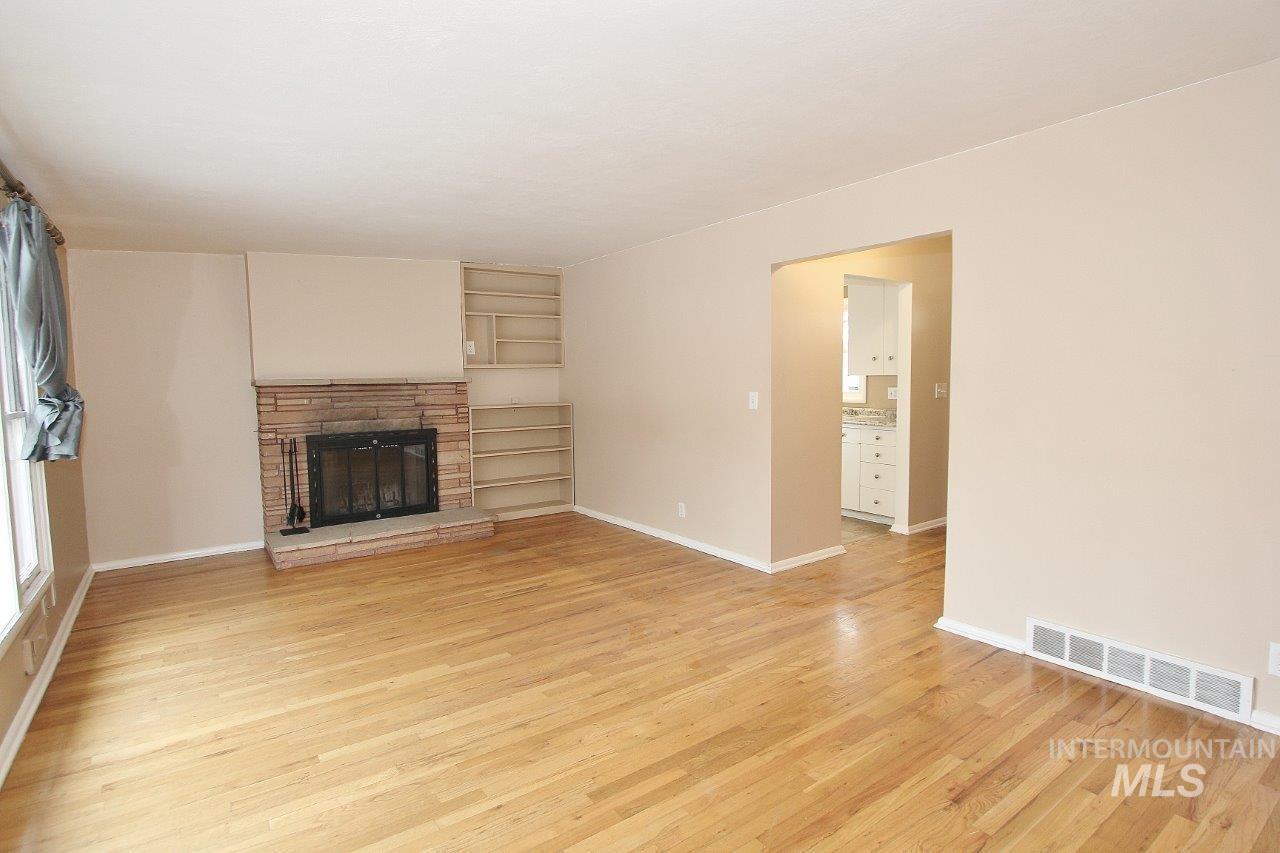 5924 W Overland Rd, Boise, Idaho 83709, 3 Bedrooms, 1.5 Bathrooms, Residential For Sale, Price $440,000,MLS 98991118