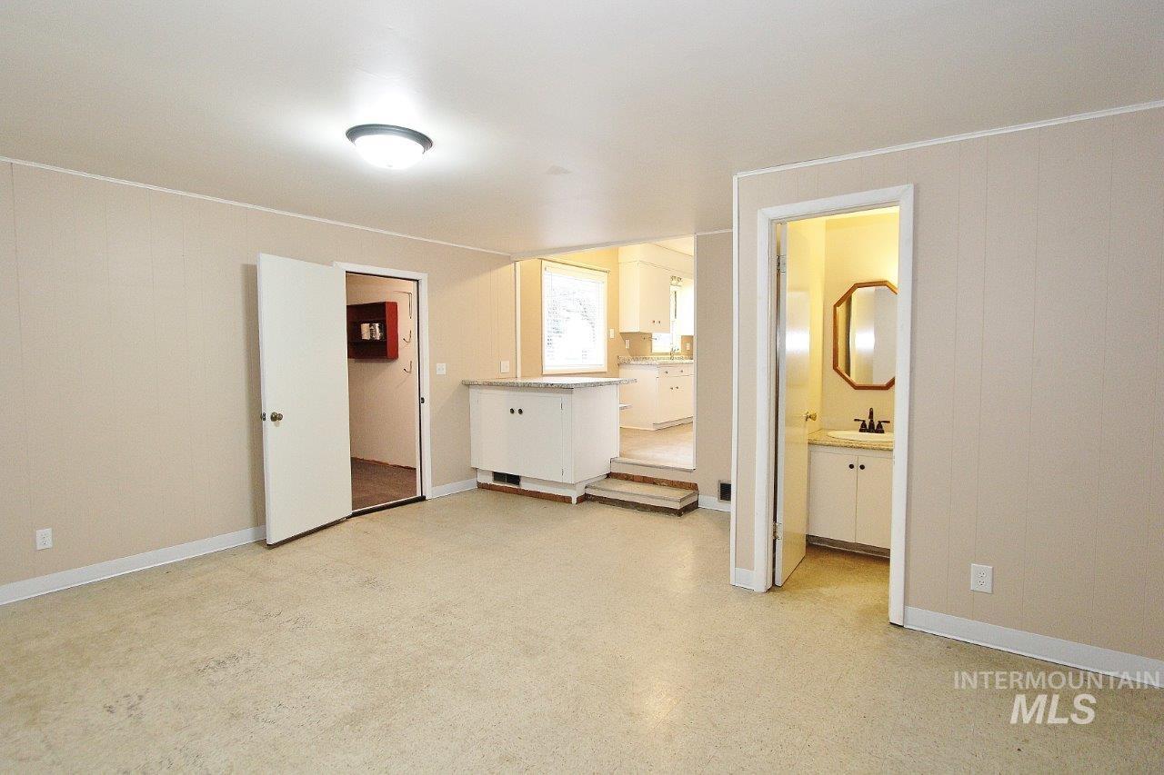 5924 W Overland Rd, Boise, Idaho 83709, 3 Bedrooms, 1.5 Bathrooms, Residential For Sale, Price $440,000,MLS 98991118