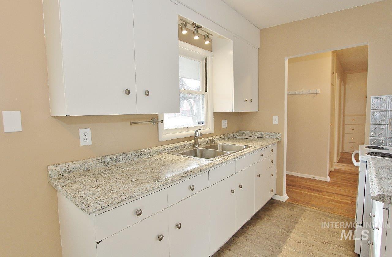 5924 W Overland Rd, Boise, Idaho 83709, 3 Bedrooms, 1.5 Bathrooms, Residential For Sale, Price $440,000,MLS 98991118