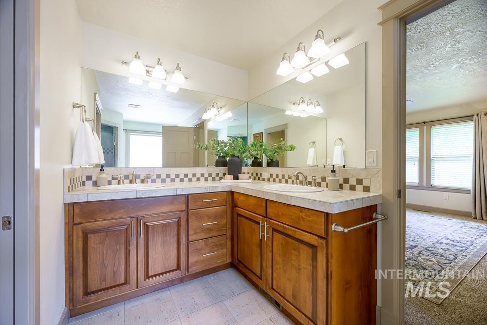 9416 W Avalanche Dr, Boise, Idaho 83709, 3 Bedrooms, 2 Bathrooms, Residential For Sale, Price $624,990, 98991130