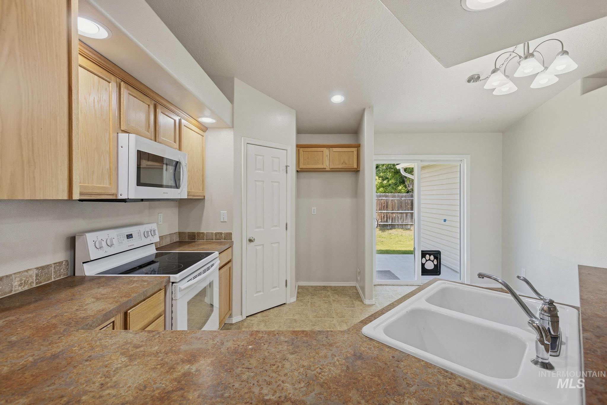 2611 Carnegie, Caldwell, Idaho 83607, 4 Bedrooms, 2 Bathrooms, Residential For Sale, Price $375,000, 98991136
