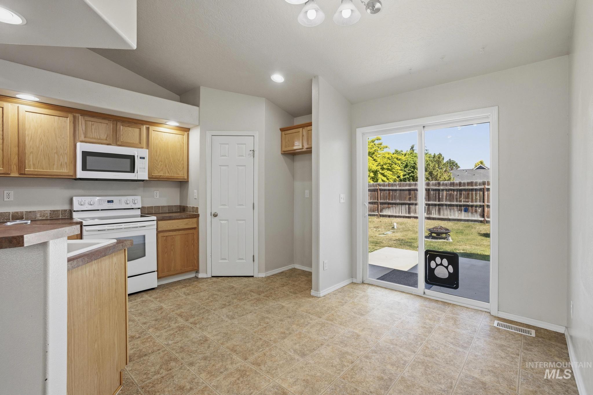 2611 Carnegie, Caldwell, Idaho 83607, 4 Bedrooms, 2 Bathrooms, Residential For Sale, Price $375,000, 98991136