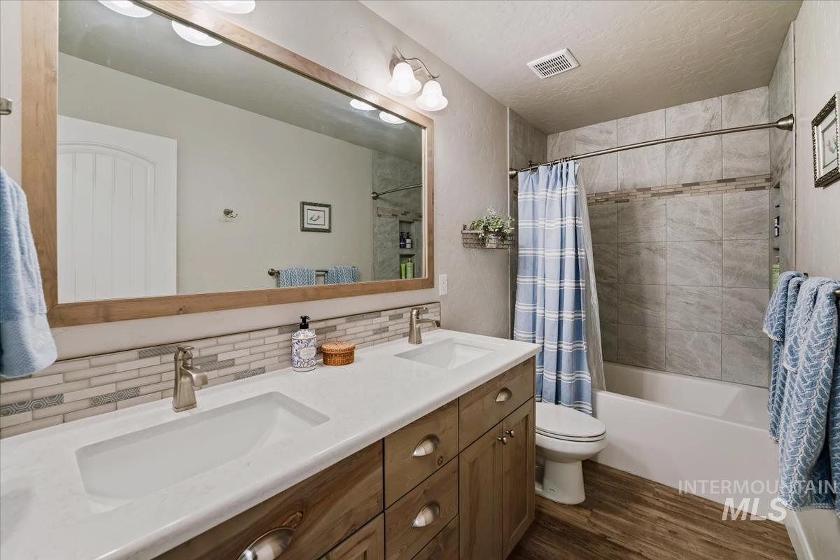 1301 E Timber Trail Dr, Kuna, Idaho 83634, 3 Bedrooms, 2 Bathrooms, Residential For Sale, Price $549,999,MLS 98991142
