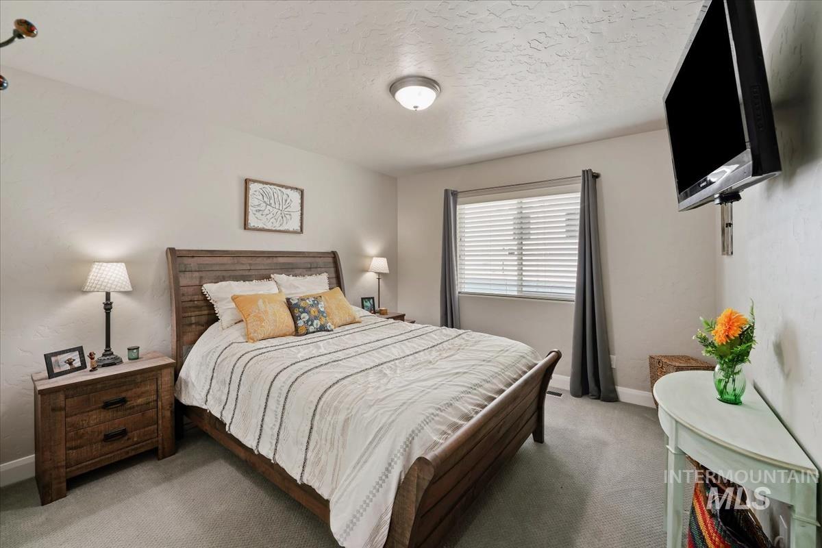 1301 E Timber Trail Dr, Kuna, Idaho 83634, 3 Bedrooms, 2 Bathrooms, Residential For Sale, Price $549,999,MLS 98991142