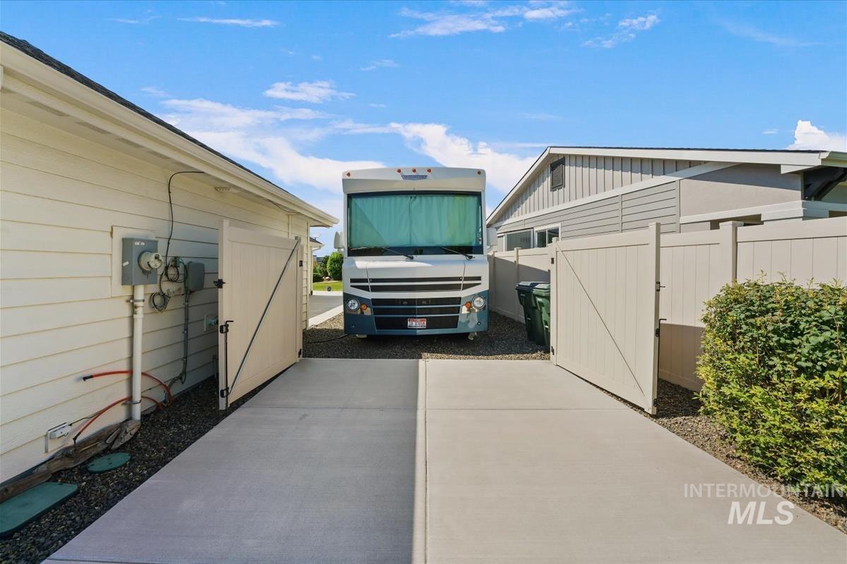 1301 E Timber Trail Dr, Kuna, Idaho 83634, 3 Bedrooms, 2 Bathrooms, Residential For Sale, Price $549,999,MLS 98991142