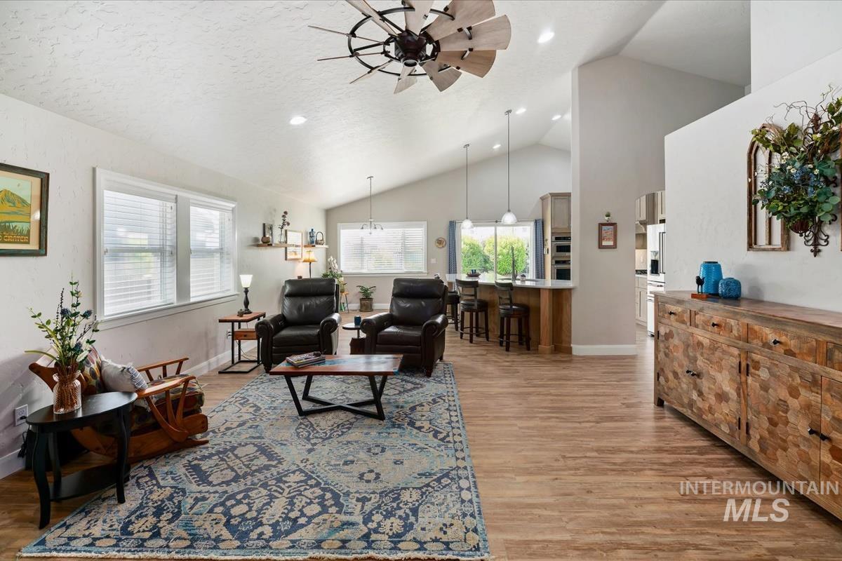 1301 E Timber Trail Dr, Kuna, Idaho 83634, 3 Bedrooms, 2 Bathrooms, Residential For Sale, Price $549,999,MLS 98991142