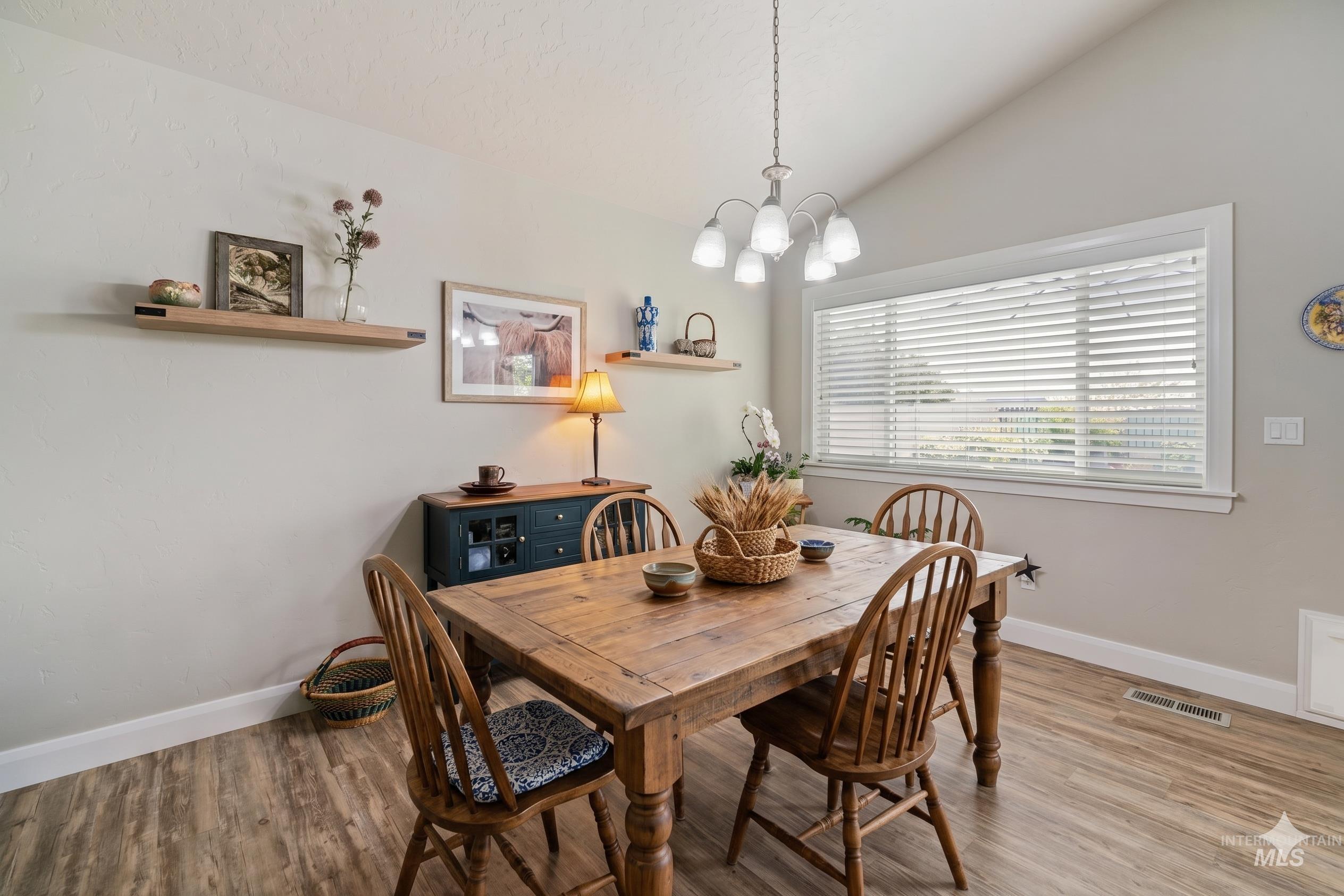 1301 E Timber Trail Dr, Kuna, Idaho 83634, 3 Bedrooms, 2 Bathrooms, Residential For Sale, Price $549,999,MLS 98991142
