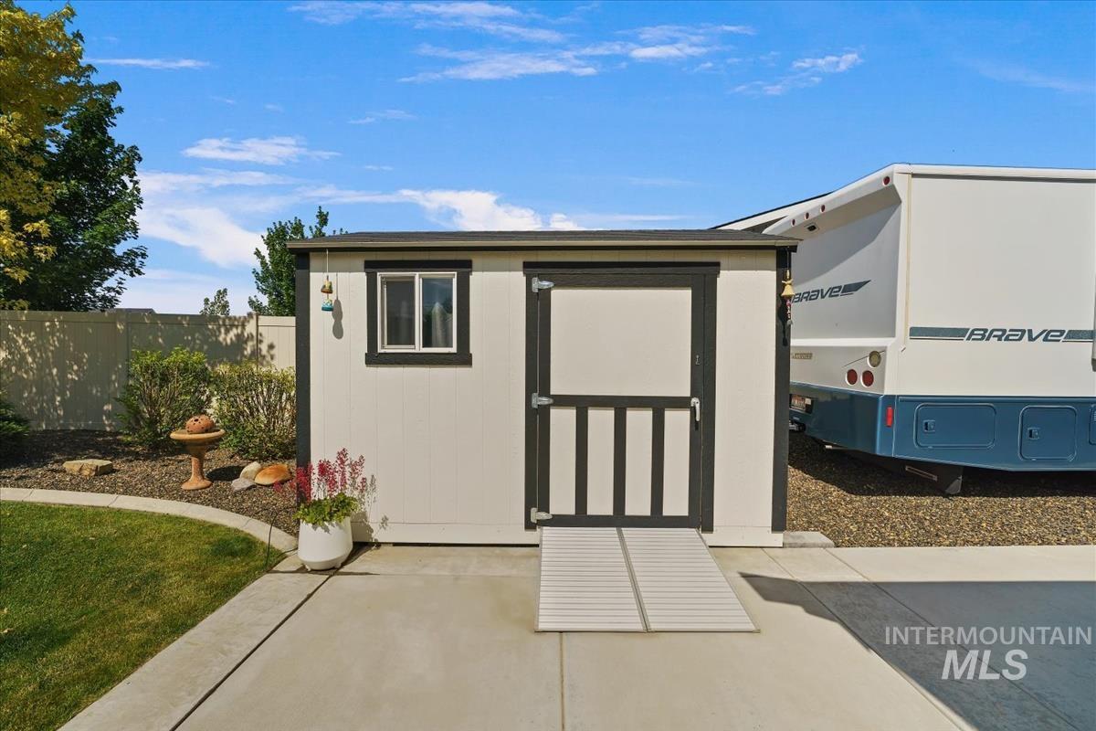 1301 E Timber Trail Dr, Kuna, Idaho 83634, 3 Bedrooms, 2 Bathrooms, Residential For Sale, Price $549,999,MLS 98991142