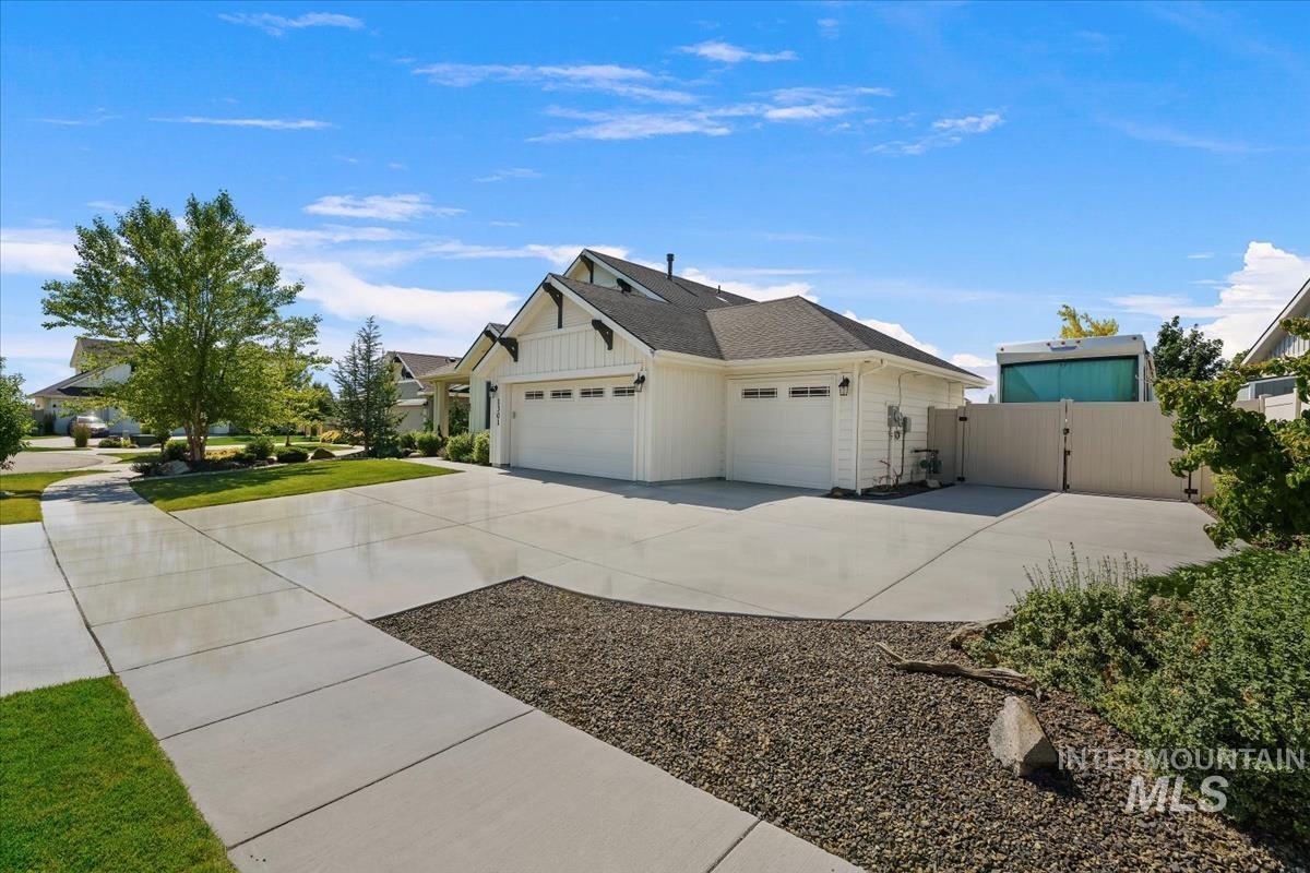 1301 E Timber Trail Dr, Kuna, Idaho 83634, 3 Bedrooms, 2 Bathrooms, Residential For Sale, Price $549,999,MLS 98991142