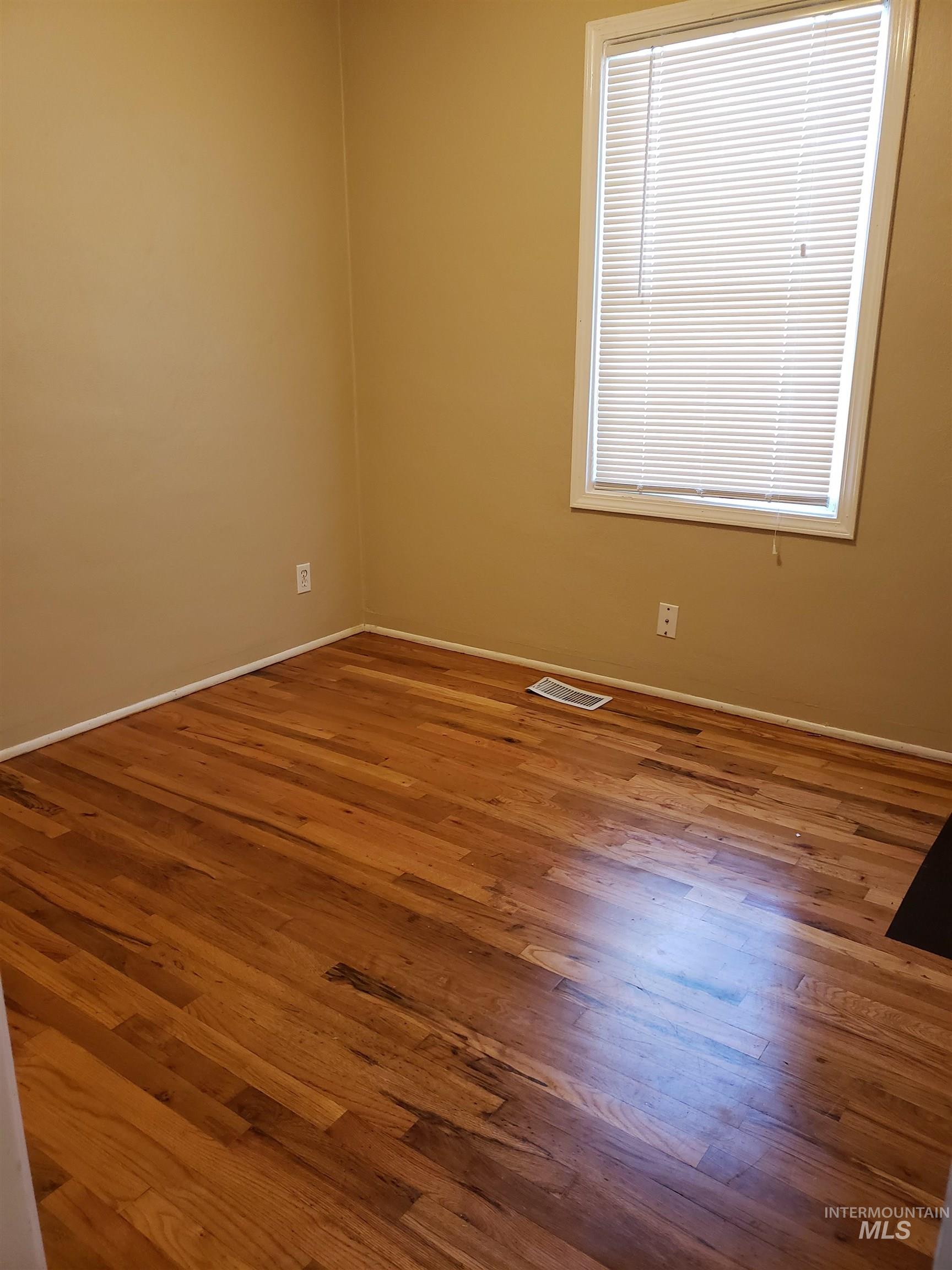 3610 W Moore St, Boise, Idaho 83703, 3 Bedrooms, 1 Bathroom, Residential Income For Sale, Price $549,000, 98991144