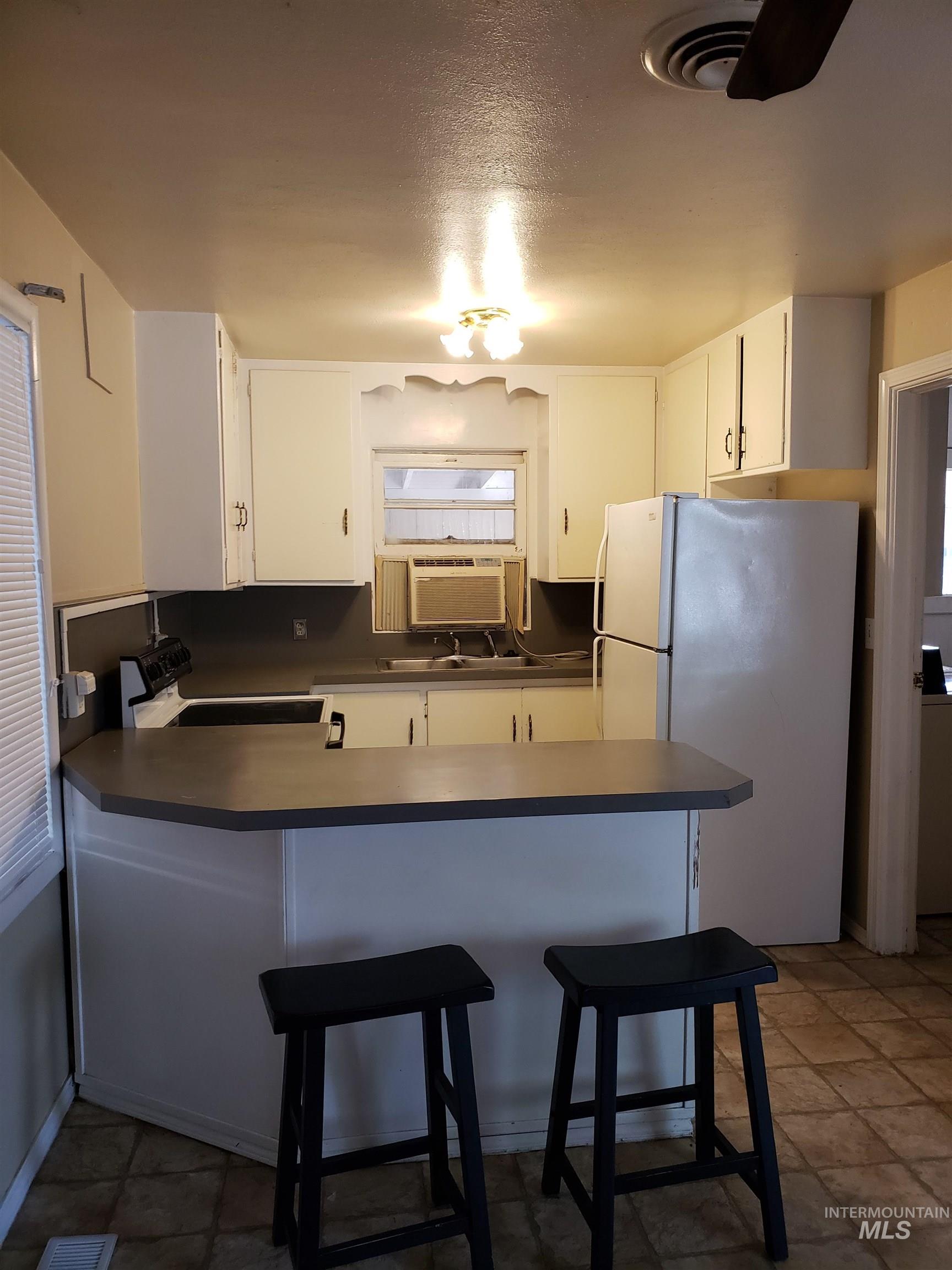 3610 W Moore St, Boise, Idaho 83703, 3 Bedrooms, 1 Bathroom, Residential Income For Sale, Price $549,000, 98991144