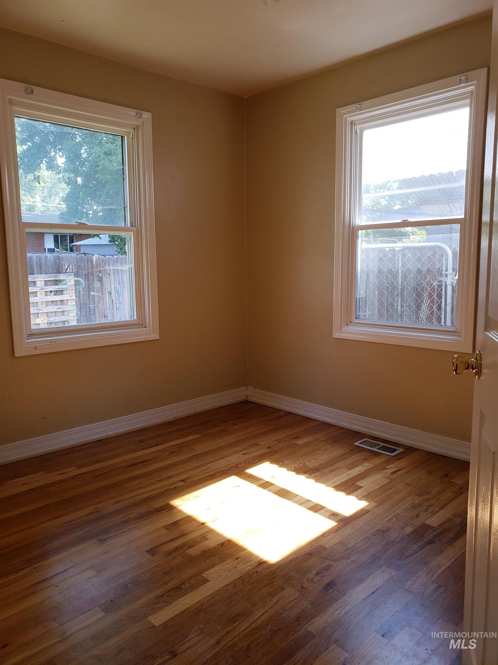 3610 W Moore St, Boise, Idaho 83703, 3 Bedrooms, 1 Bathroom, Residential Income For Sale, Price $549,000, 98991144