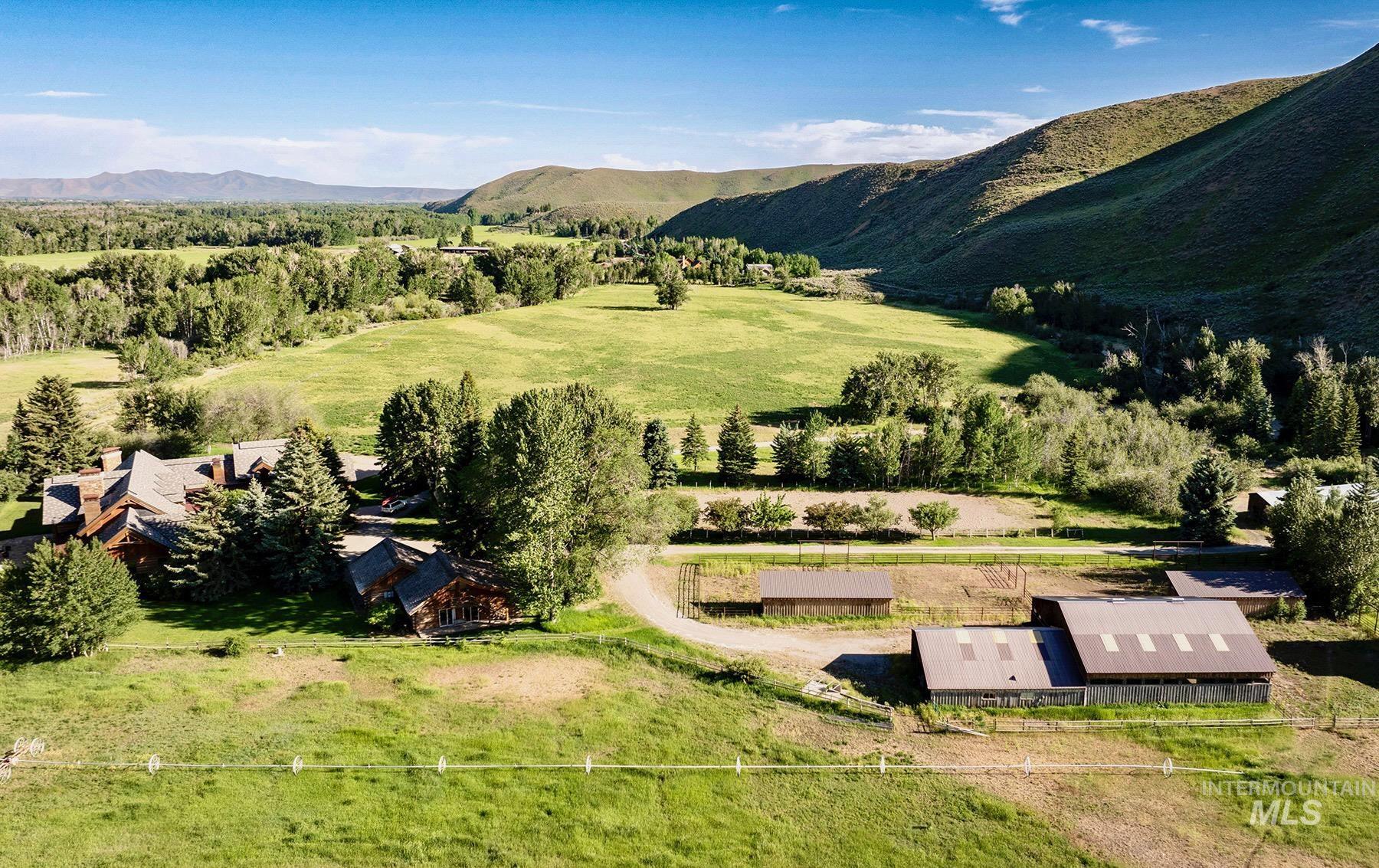 40 Fox Hollow Gulch Rd, Bellevue, Idaho 83313, 8 Bedrooms, 9.5 Bathrooms, Farm & Ranch For Sale, Price $7,500,000, 98991146