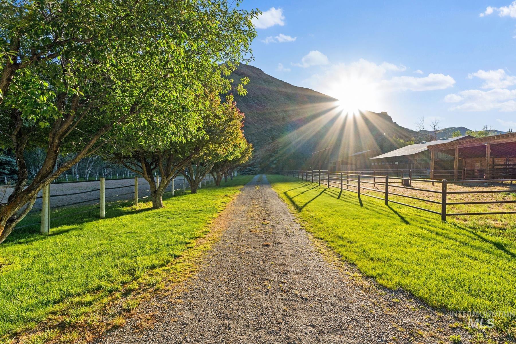 40 Fox Hollow Gulch Rd, Bellevue, Idaho 83313, 8 Bedrooms, 9.5 Bathrooms, Farm & Ranch For Sale, Price $7,500,000, 98991146