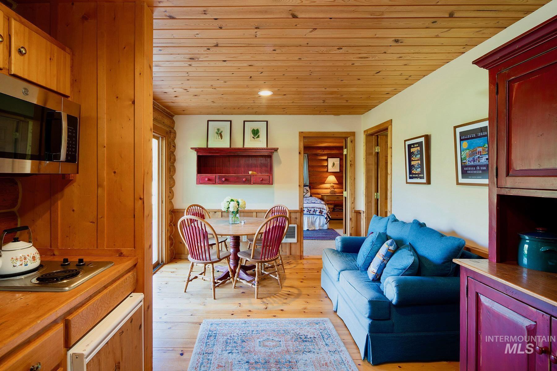 40 Fox Hollow Gulch Rd, Bellevue, Idaho 83313, 8 Bedrooms, 9.5 Bathrooms, Farm & Ranch For Sale, Price $7,500,000, 98991146