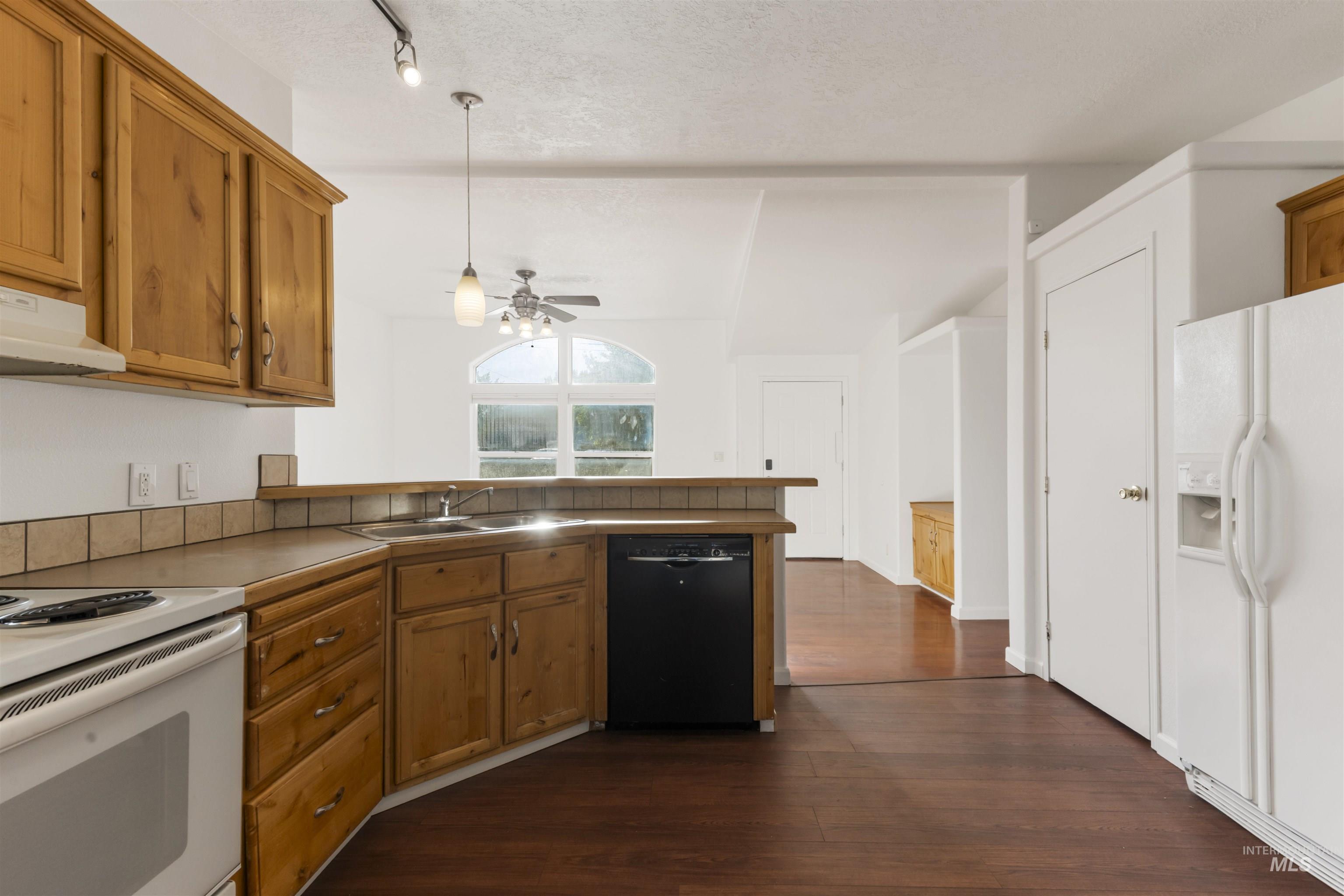 2107 S Phillippi Street, Boise, Idaho 83705, 3 Bedrooms, 2 Bathrooms, Residential For Sale, Price $350,000,MLS 98991153