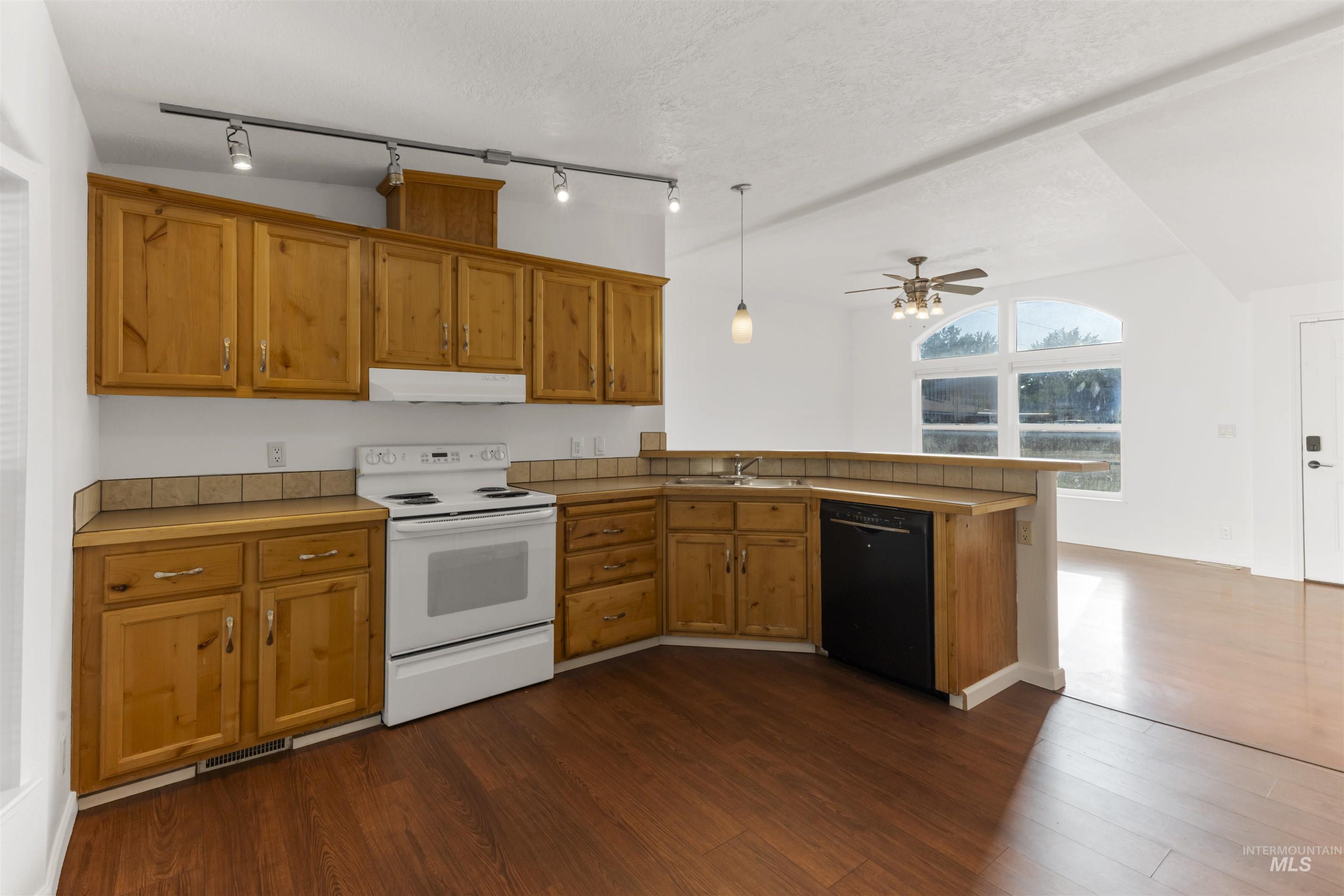 2107 S Phillippi Street, Boise, Idaho 83705, 3 Bedrooms, 2 Bathrooms, Residential For Sale, Price $350,000,MLS 98991153
