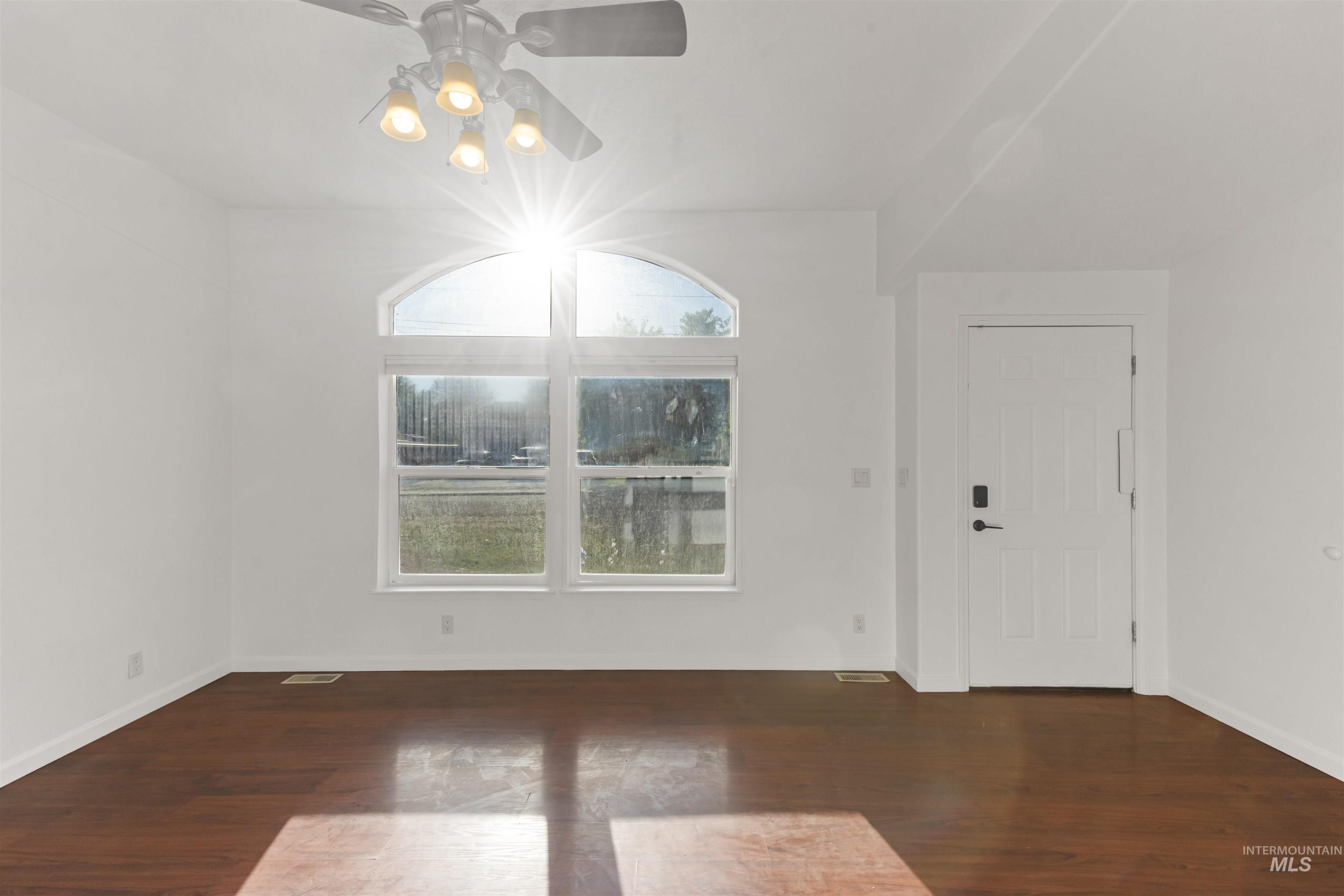 2107 S Phillippi Street, Boise, Idaho 83705, 3 Bedrooms, 2 Bathrooms, Residential For Sale, Price $350,000,MLS 98991153
