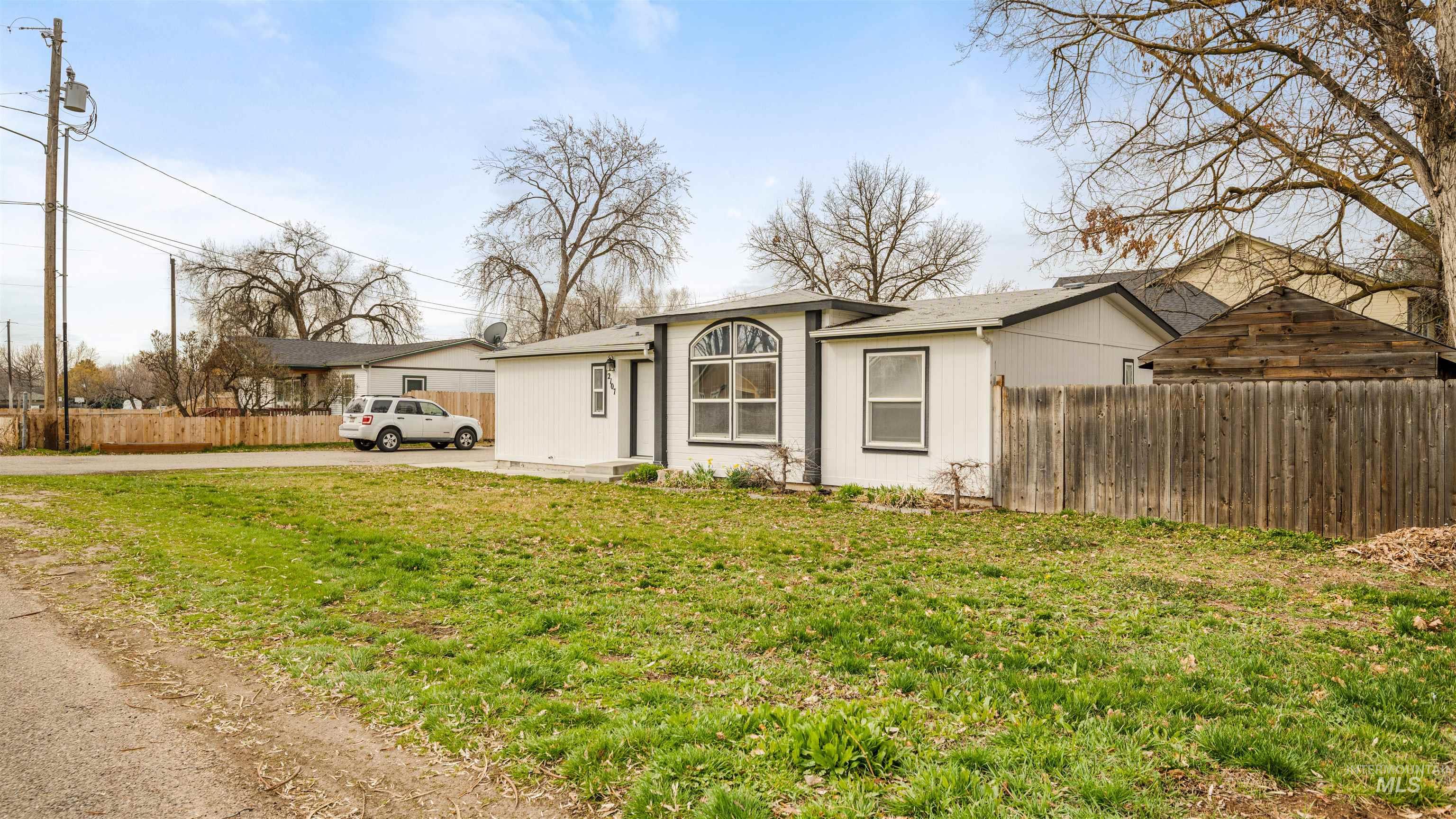 2107 S Phillippi Street, Boise, Idaho 83705, 3 Bedrooms, 2 Bathrooms, Residential For Sale, Price $350,000,MLS 98991153
