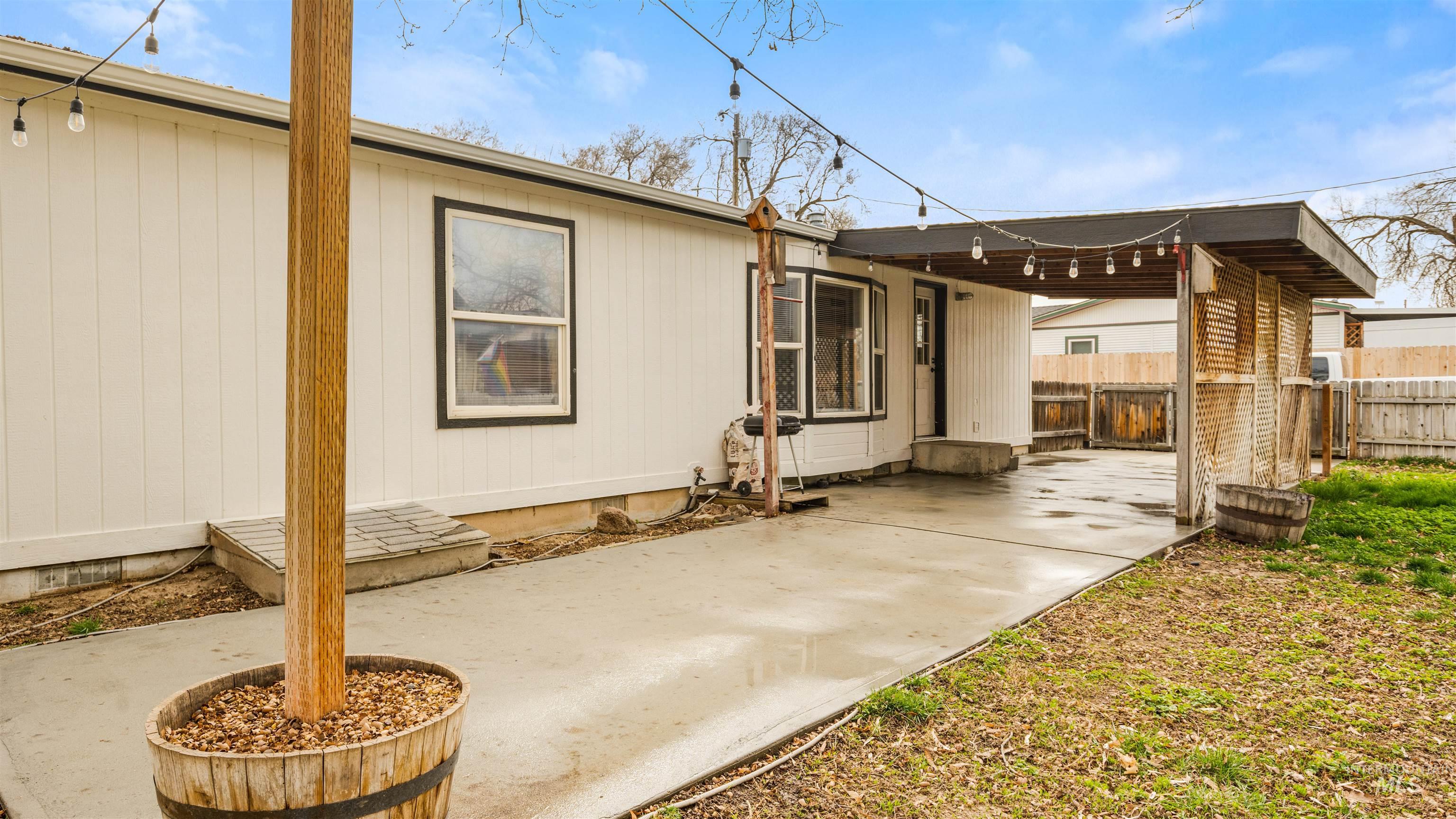 2107 S Phillippi Street, Boise, Idaho 83705, 3 Bedrooms, 2 Bathrooms, Residential For Sale, Price $350,000,MLS 98991153