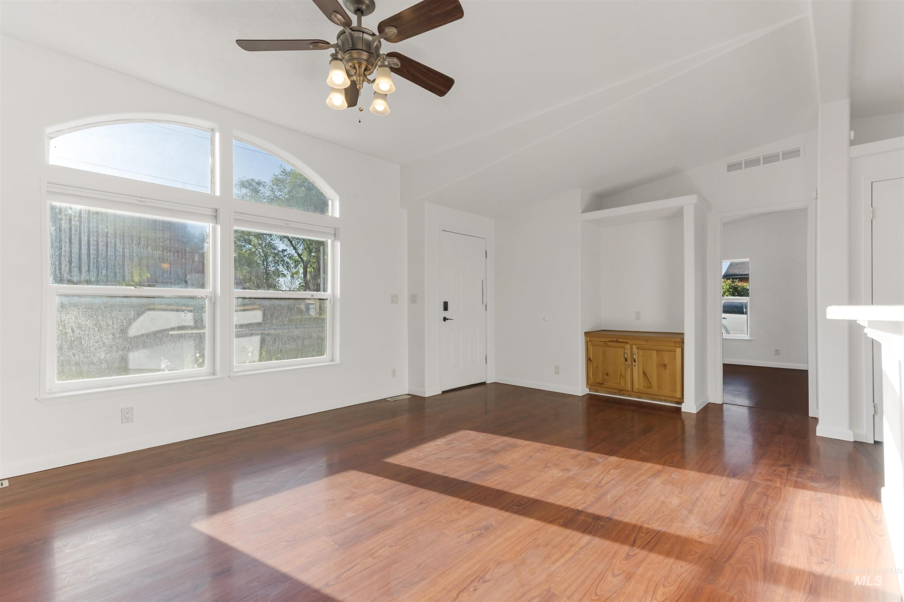 2107 S Phillippi Street, Boise, Idaho 83705, 3 Bedrooms, 2 Bathrooms, Residential For Sale, Price $350,000,MLS 98991153