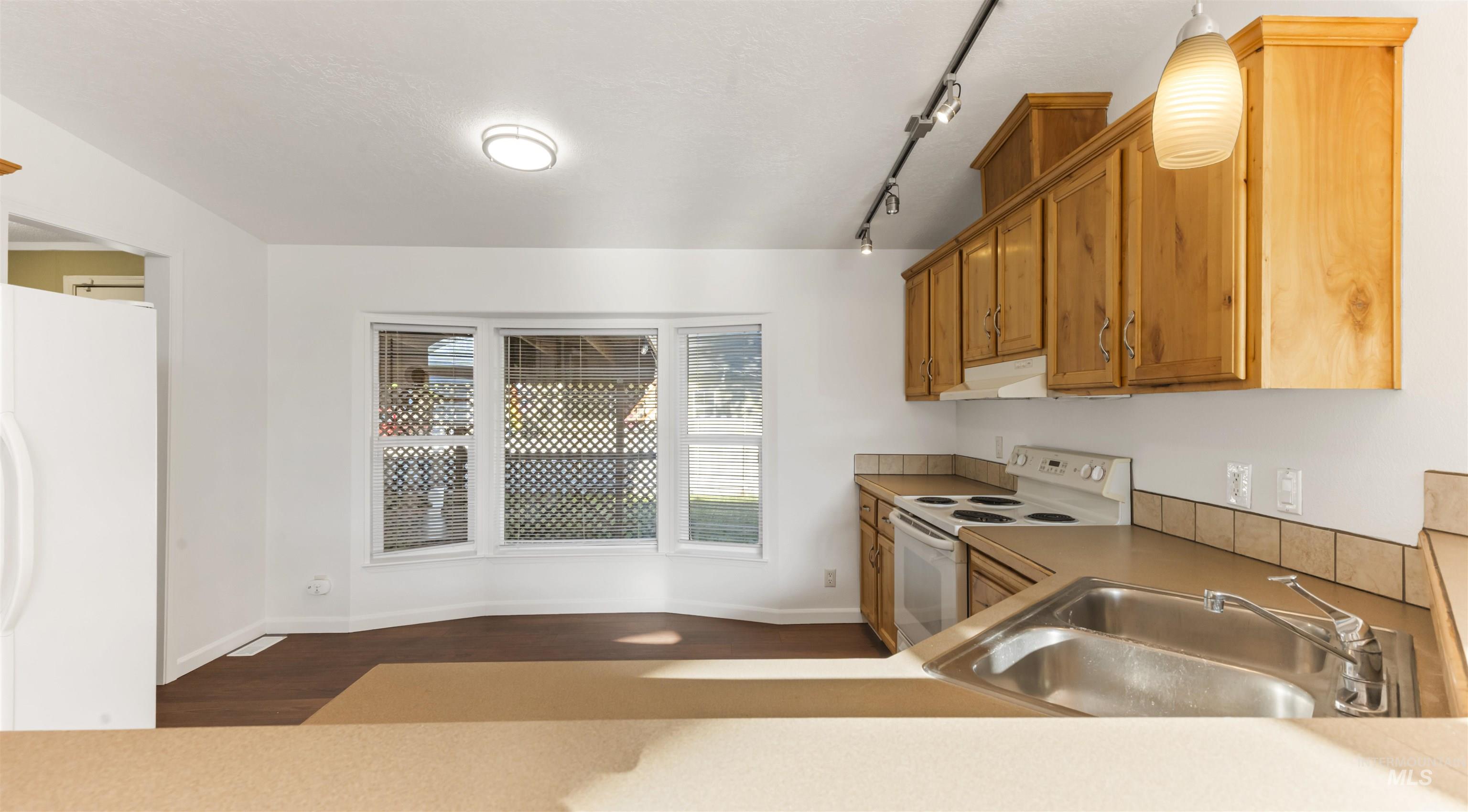 2107 S Phillippi Street, Boise, Idaho 83705, 3 Bedrooms, 2 Bathrooms, Residential For Sale, Price $350,000,MLS 98991153