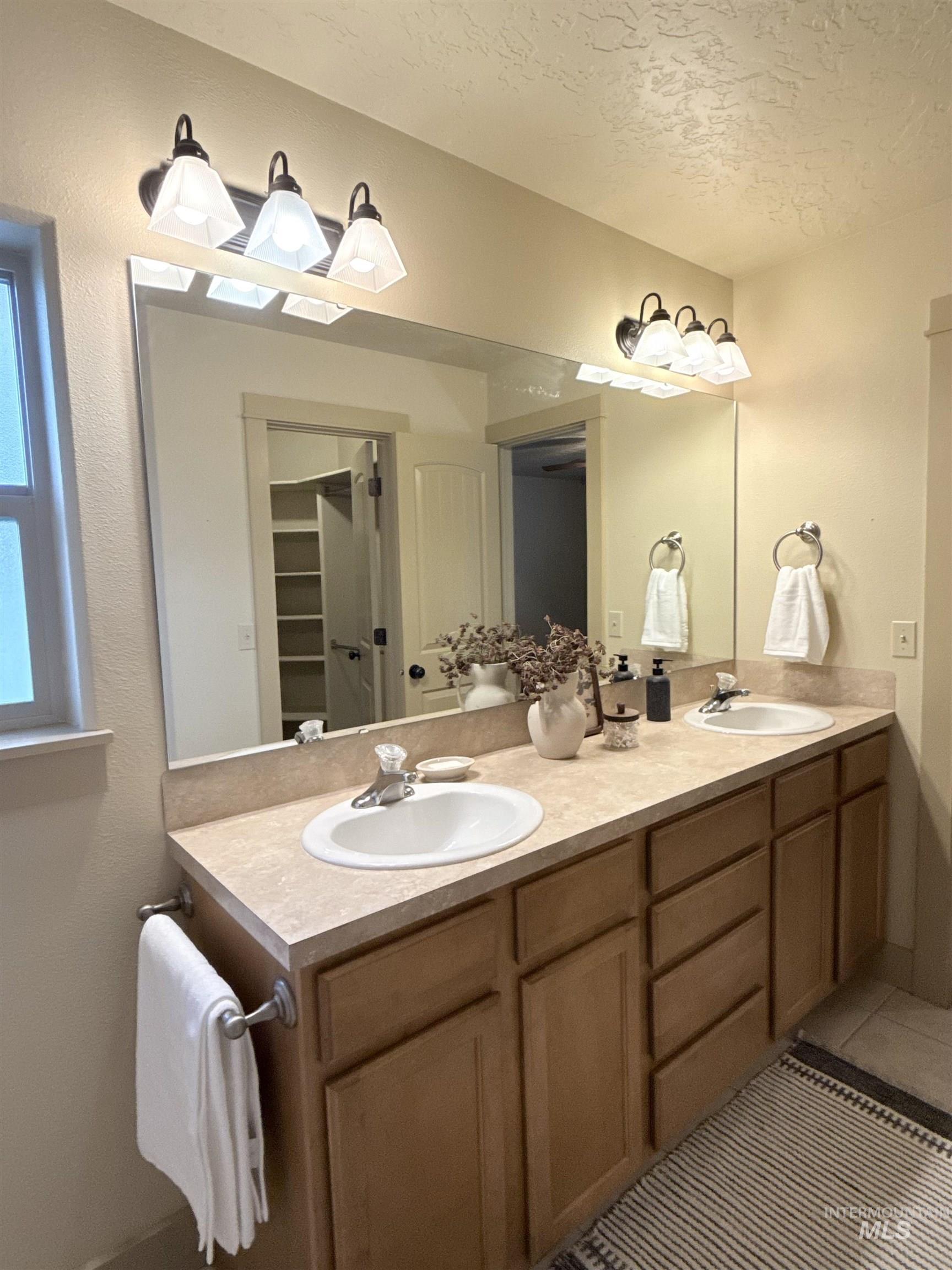 937 Oakwood Ave, Burley, Idaho 83318, 6 Bedrooms, 3 Bathrooms, Residential For Sale, Price $528,500,MLS 98991155