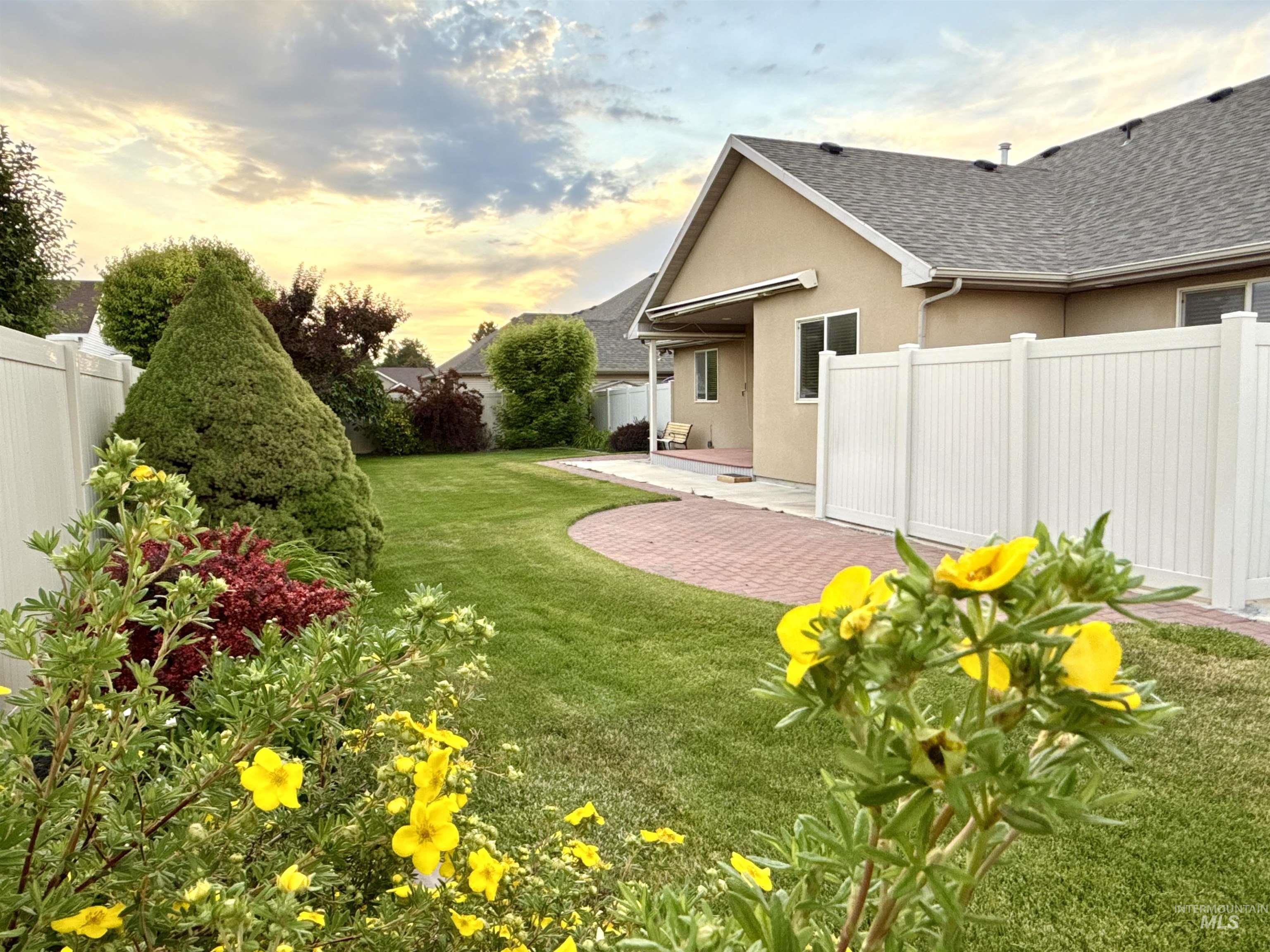 937 Oakwood Ave, Burley, Idaho 83318, 6 Bedrooms, 3 Bathrooms, Residential For Sale, Price $528,500,MLS 98991155