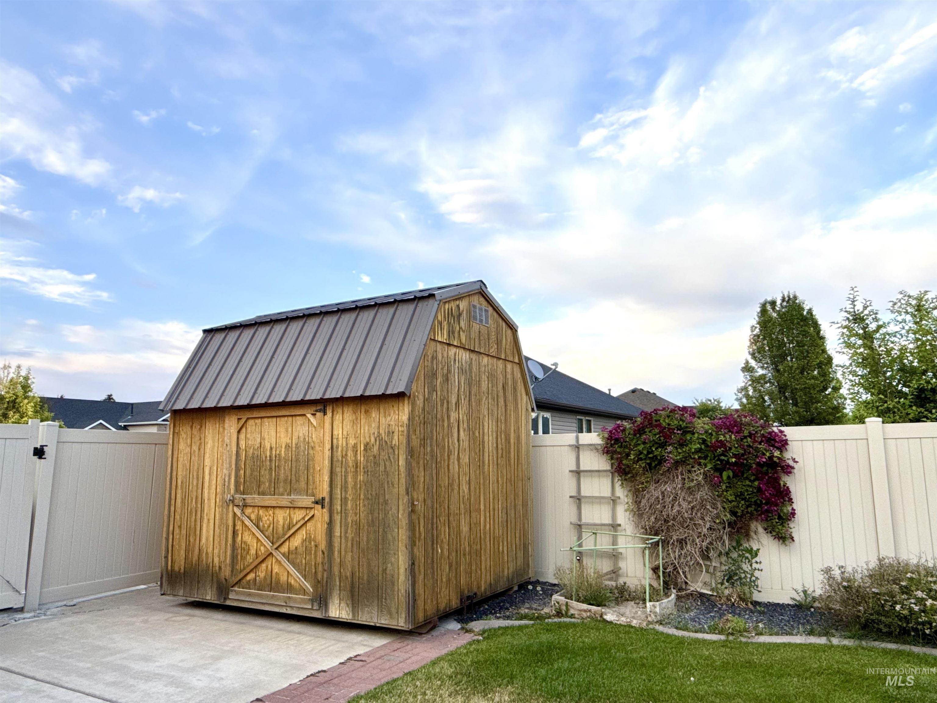 937 Oakwood Ave, Burley, Idaho 83318, 6 Bedrooms, 3 Bathrooms, Residential For Sale, Price $528,500,MLS 98991155